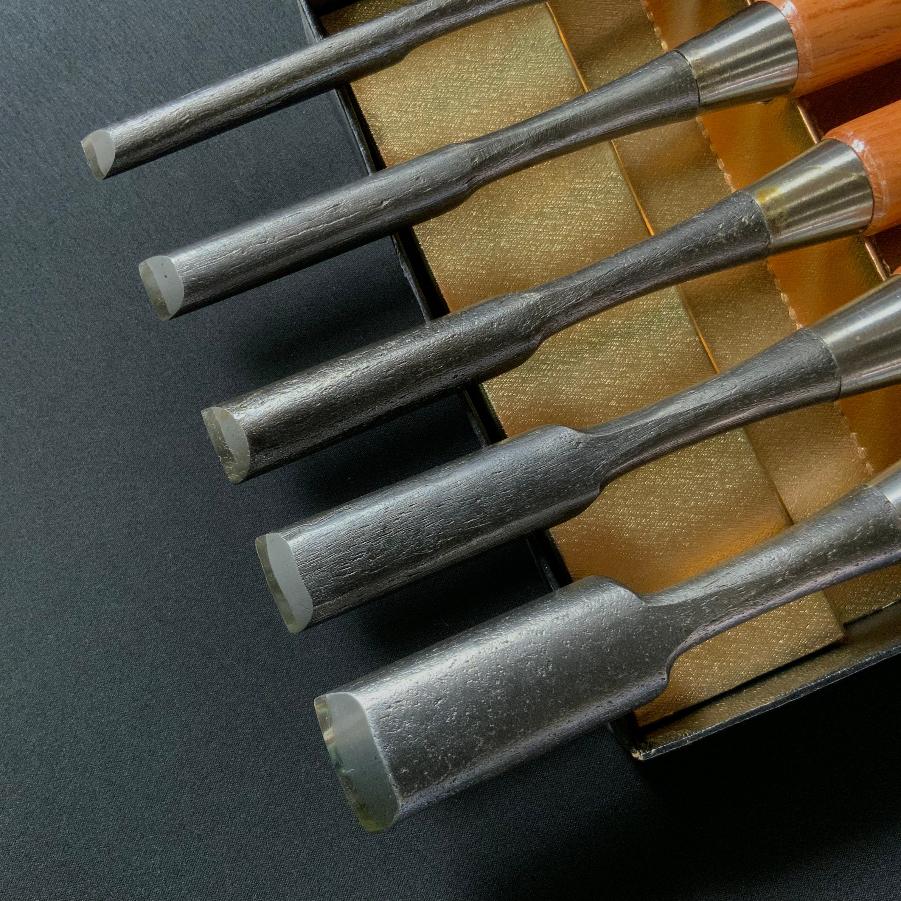 Old stock Takahiro Uchimaru Bench chisels (Round Chisel) 5pc set   掘出し物 貴弘 内丸追入組鑿  5本組
