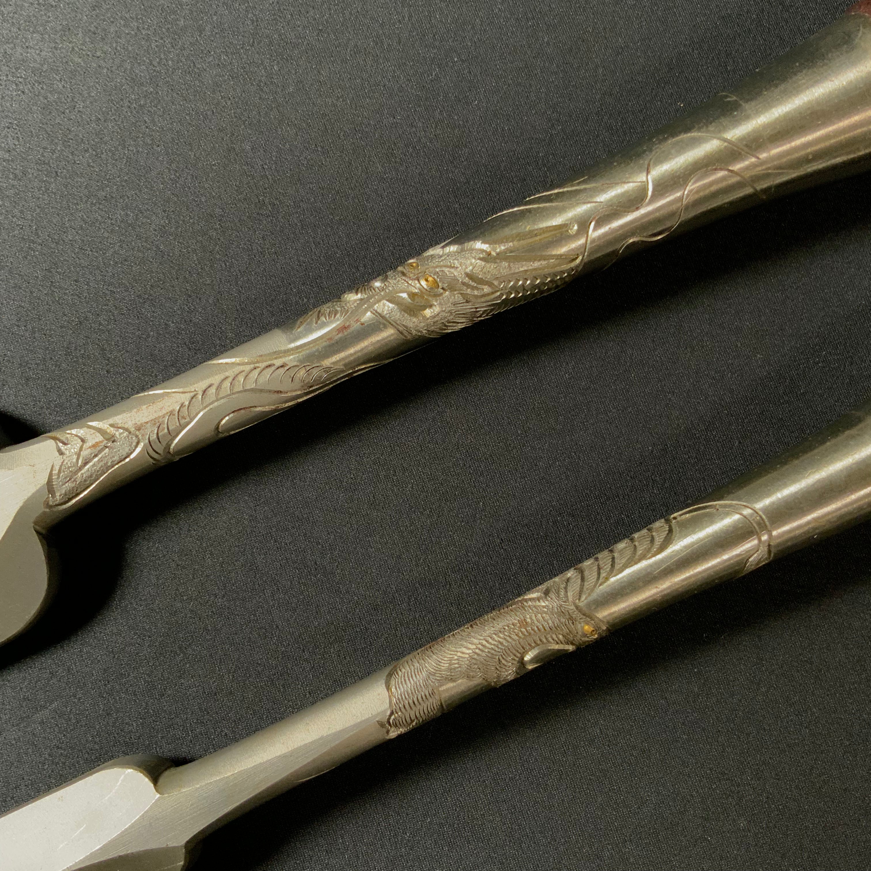 Old stock Slick Chisels set with Dragon and Tiger Carving 掘出し物 龍虎彫 本突き組鑿 48,24mm Ootsuki-nomi, Hontsuki-Nomi