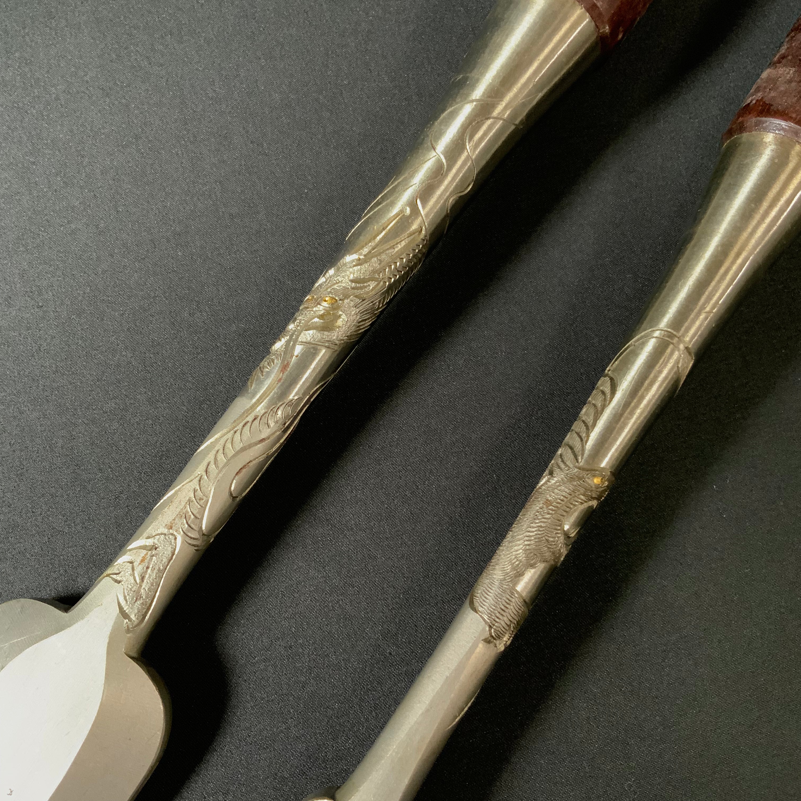 Old stock Slick Chisels set with Dragon and Tiger Carving 掘出し物 龍虎彫 本突き組鑿 48,24mm Ootsuki-nomi, Hontsuki-Nomi