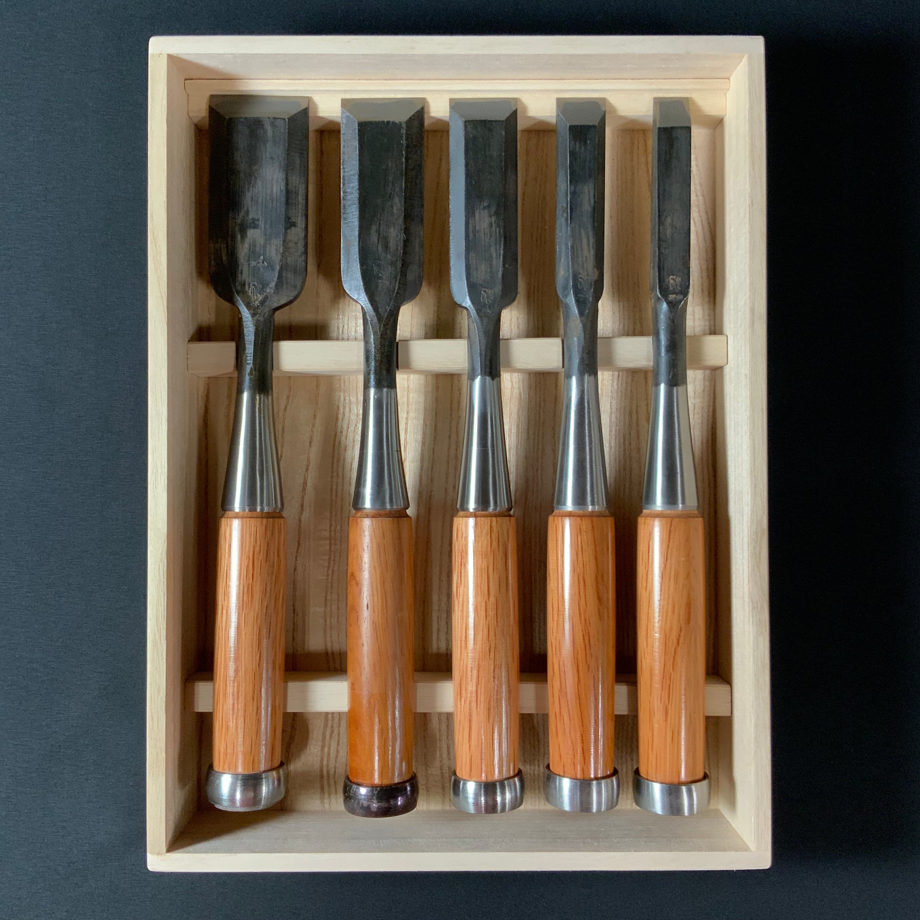 狐 叩組鑿 6本組 赤樫柄  磯野信夫作    Old stock Kitsune Timber chisels 6pc set with white steel by Isono Nobuo