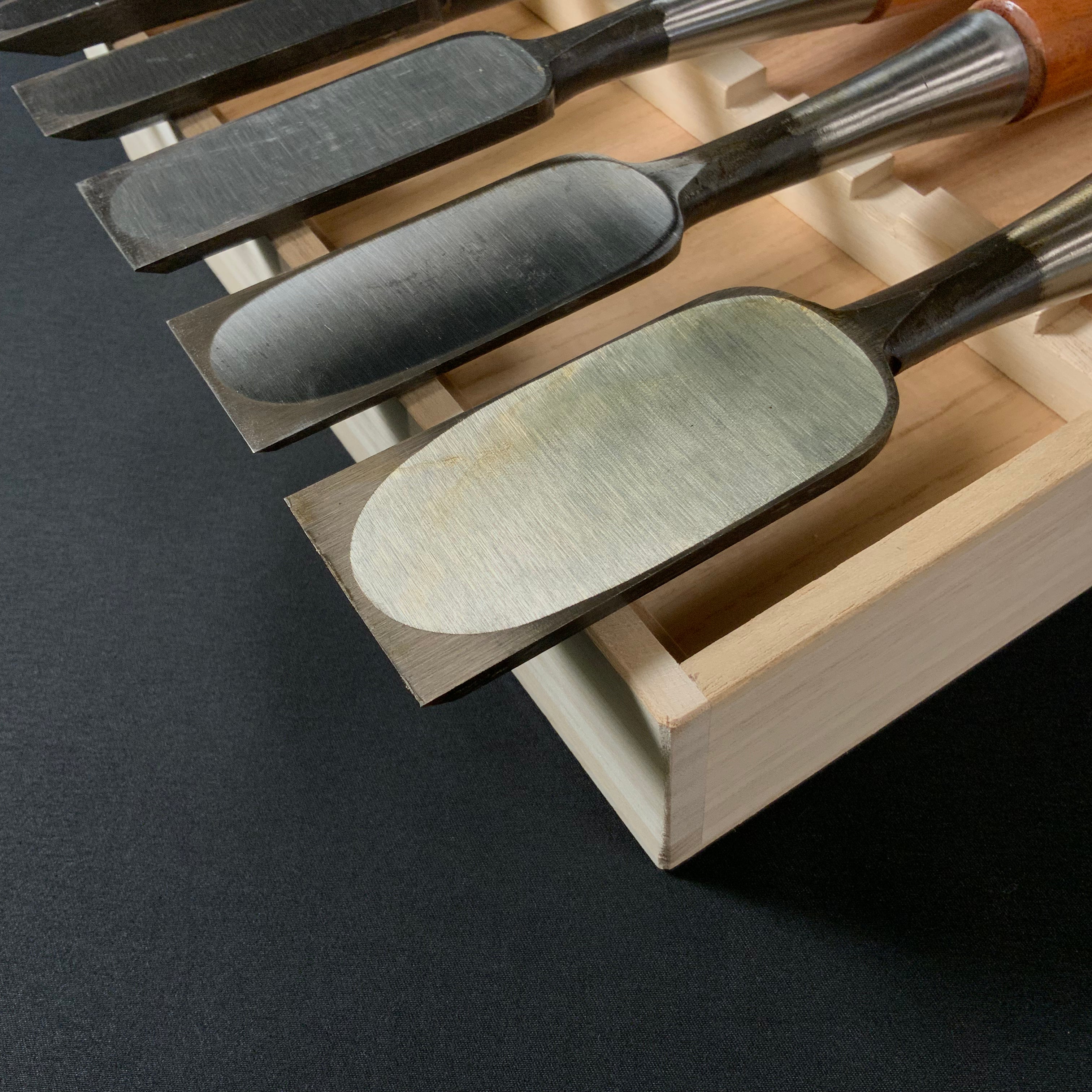 狐 叩組鑿 6本組 赤樫柄  磯野信夫作    Old stock Kitsune Timber chisels 6pc set with white steel by Isono Nobuo