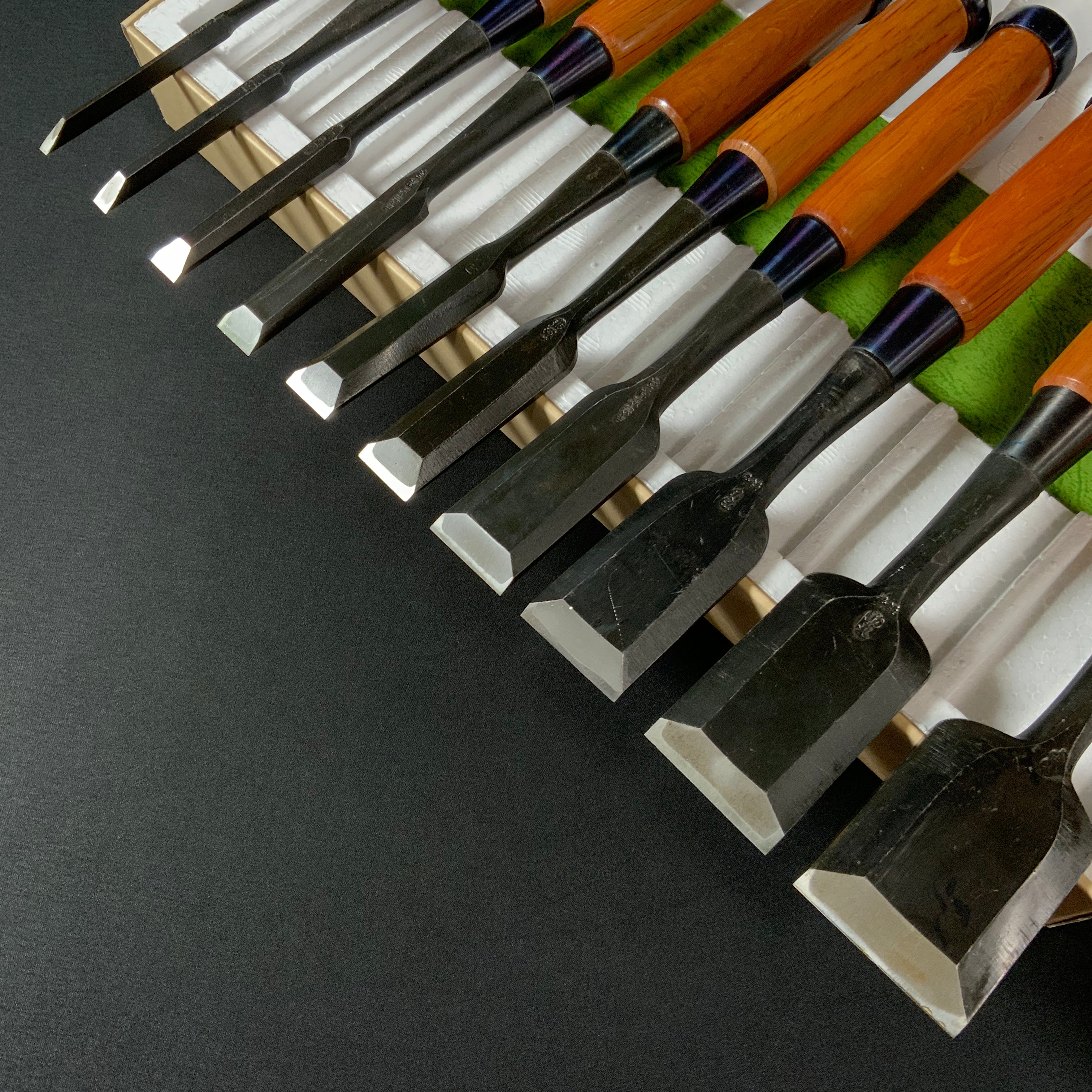 M191 Kenshin bench chisels set by Usui Yoshio  謙信 碓氷淑郎作 追入組鑿 10本組