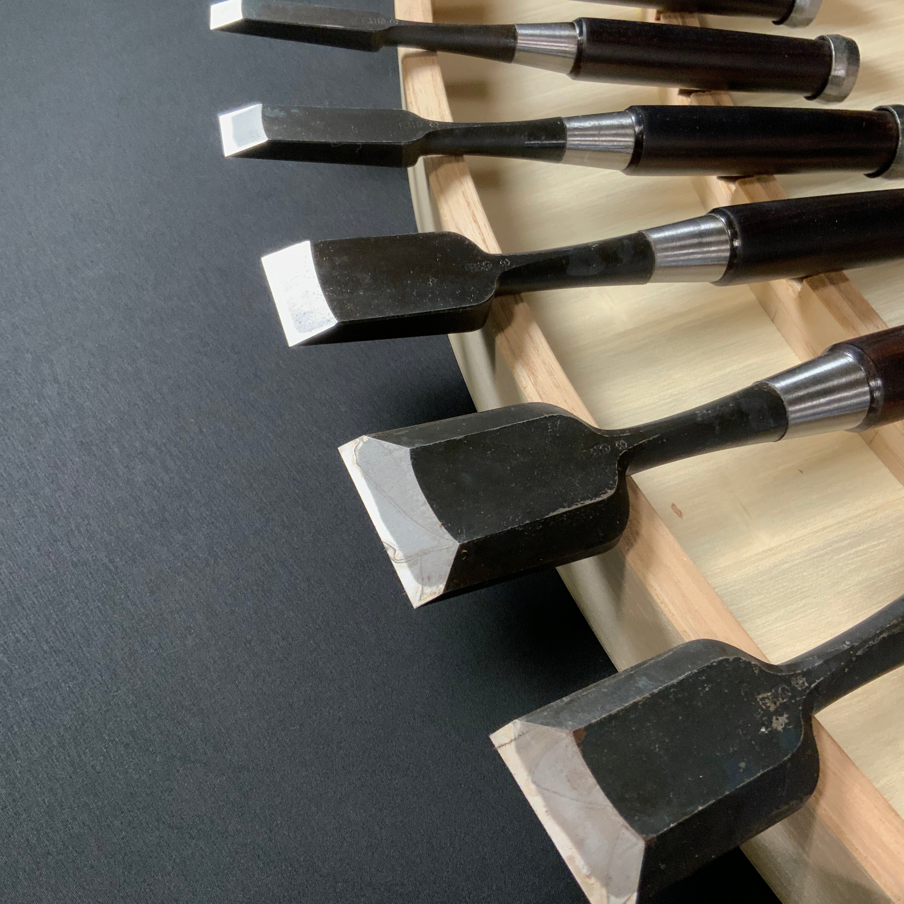Old stock Tsuki Ichihiro Bench chisels set    掘出し物 月 市弘 山崎勇作 追入組鑿  Oirenomi
