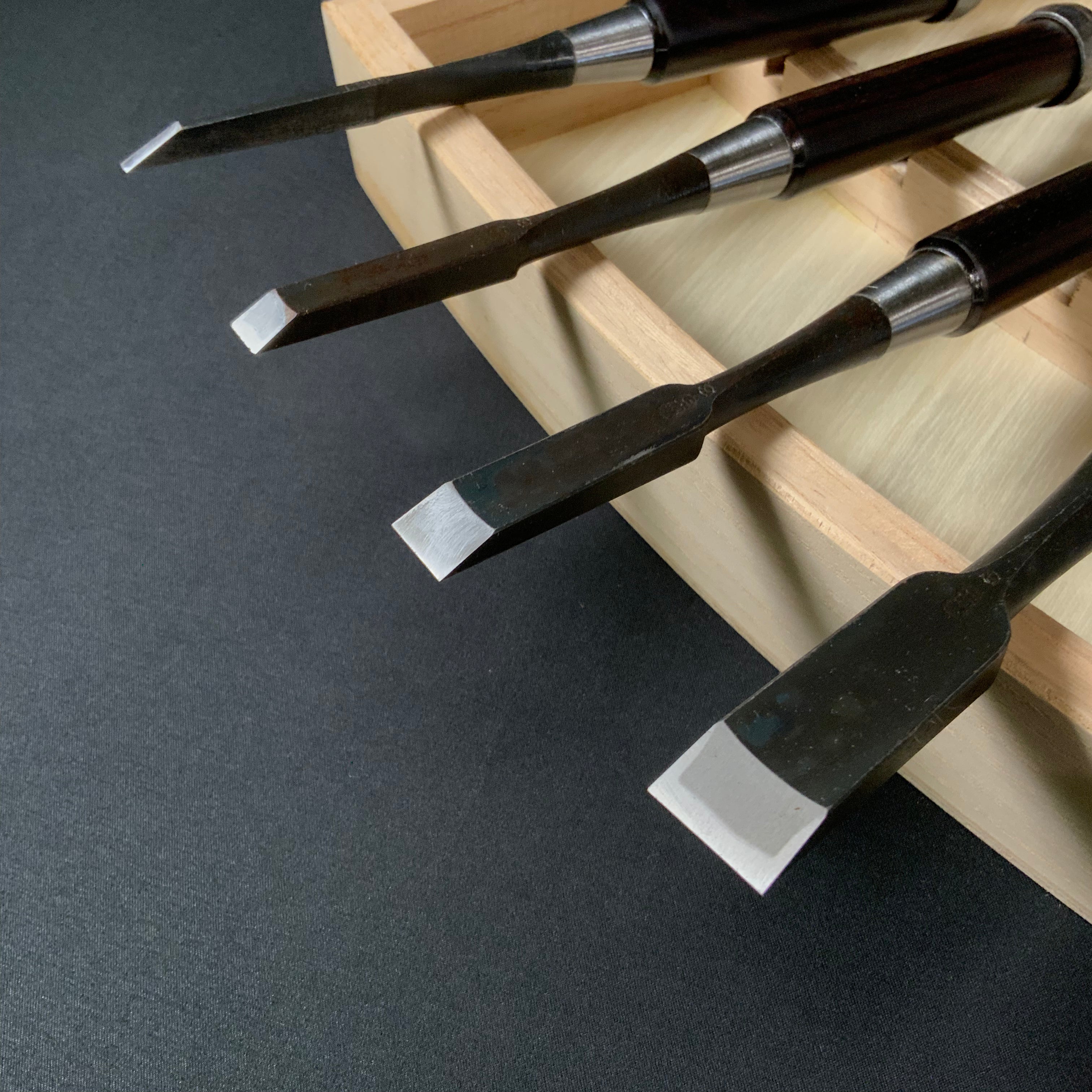 Old stock Tsuki Ichihiro Bench chisels set    掘出し物 月 市弘 山崎勇作 追入組鑿  Oirenomi