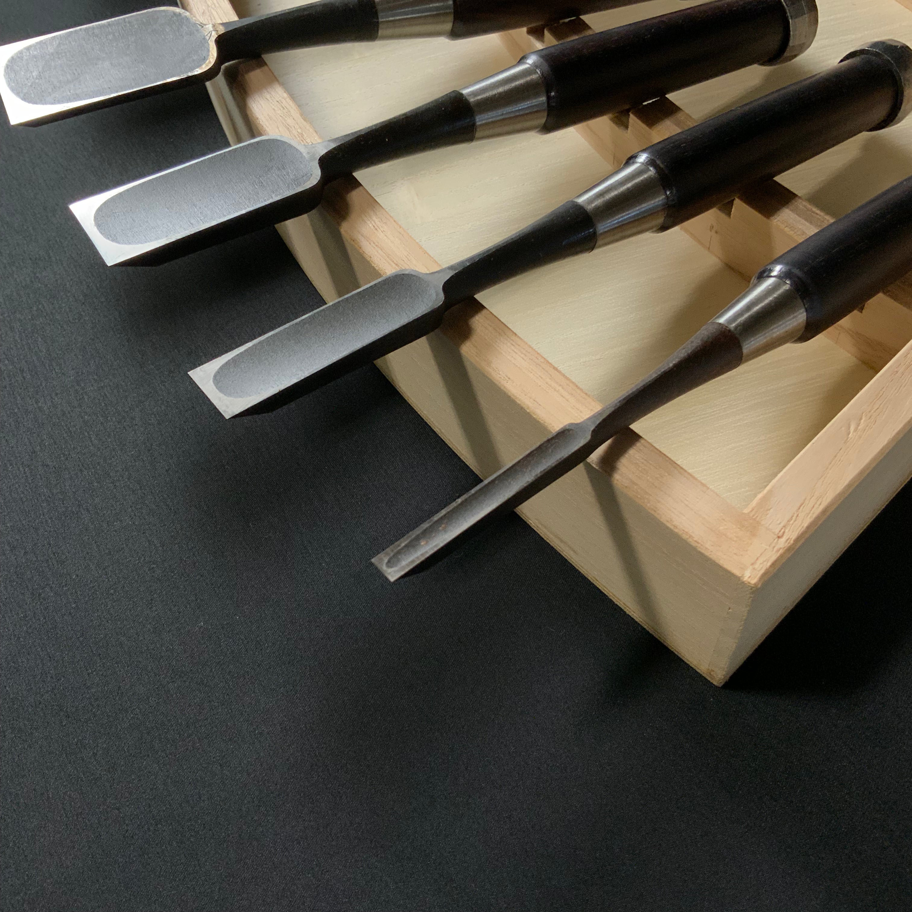 Old stock Tsuki Ichihiro Bench chisels set    掘出し物 月 市弘 山崎勇作 追入組鑿  Oirenomi