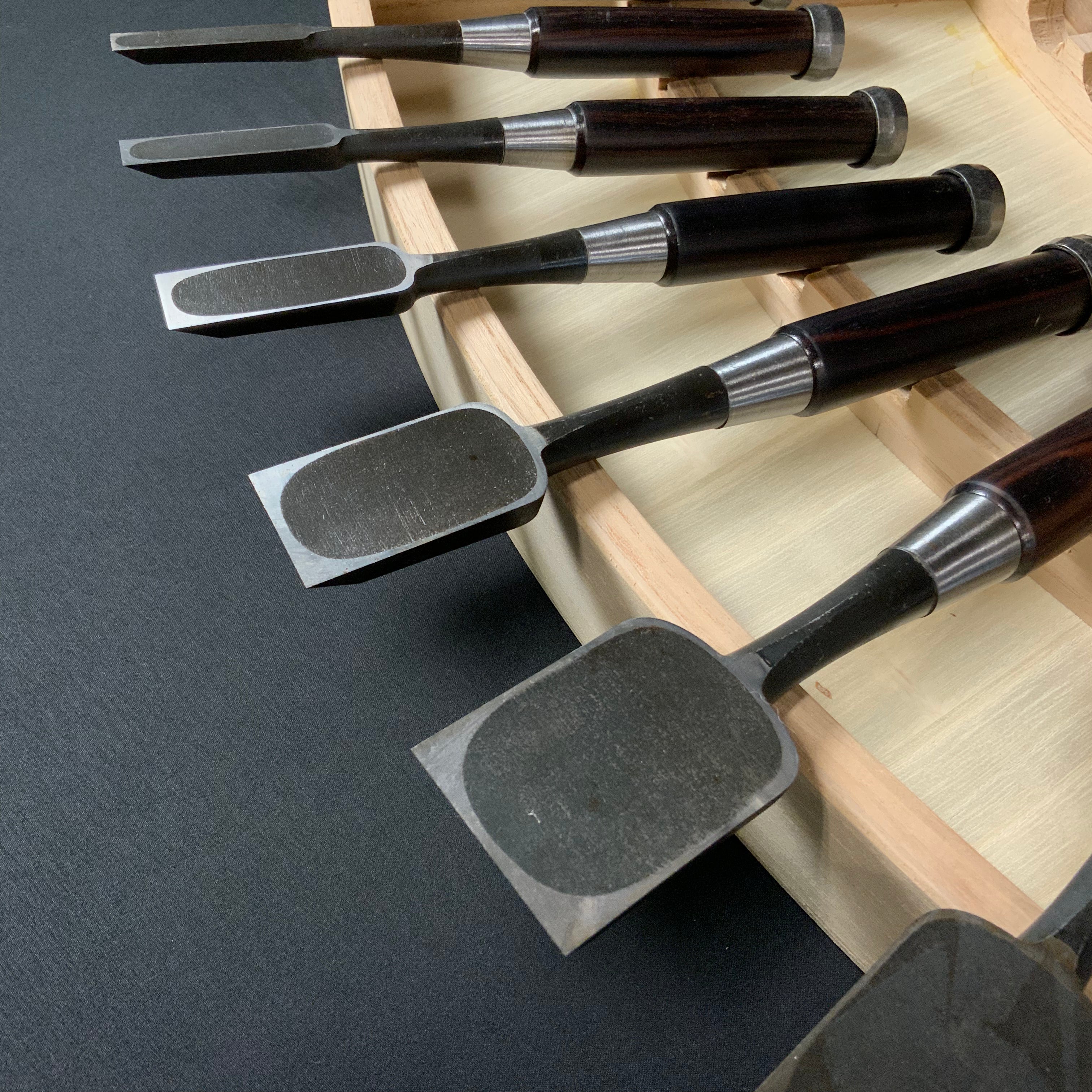 Old stock Tsuki Ichihiro Bench chisels set    掘出し物 月 市弘 山崎勇作 追入組鑿  Oirenomi