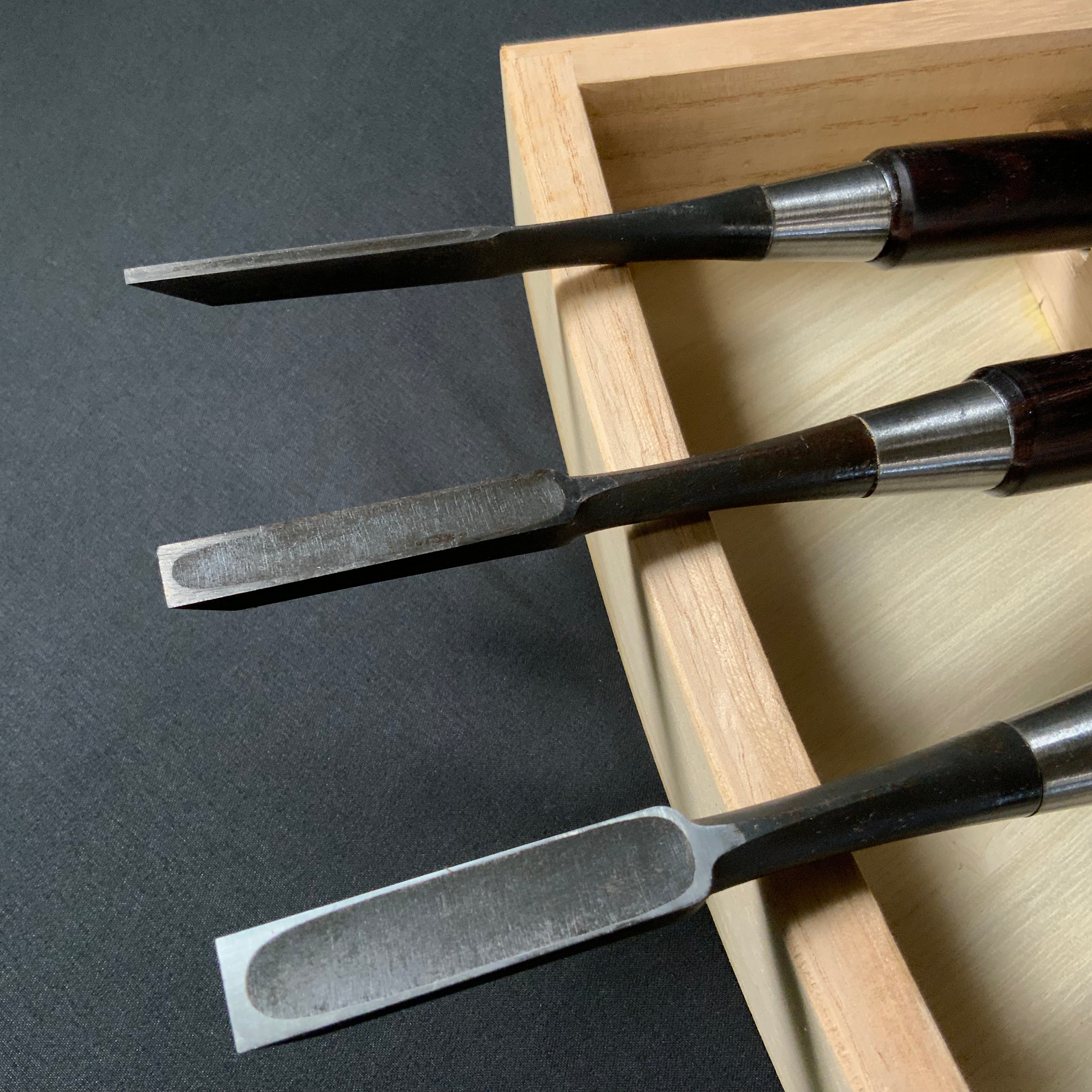 Old stock Tsuki Ichihiro Bench chisels set    掘出し物 月 市弘 山崎勇作 追入組鑿  Oirenomi