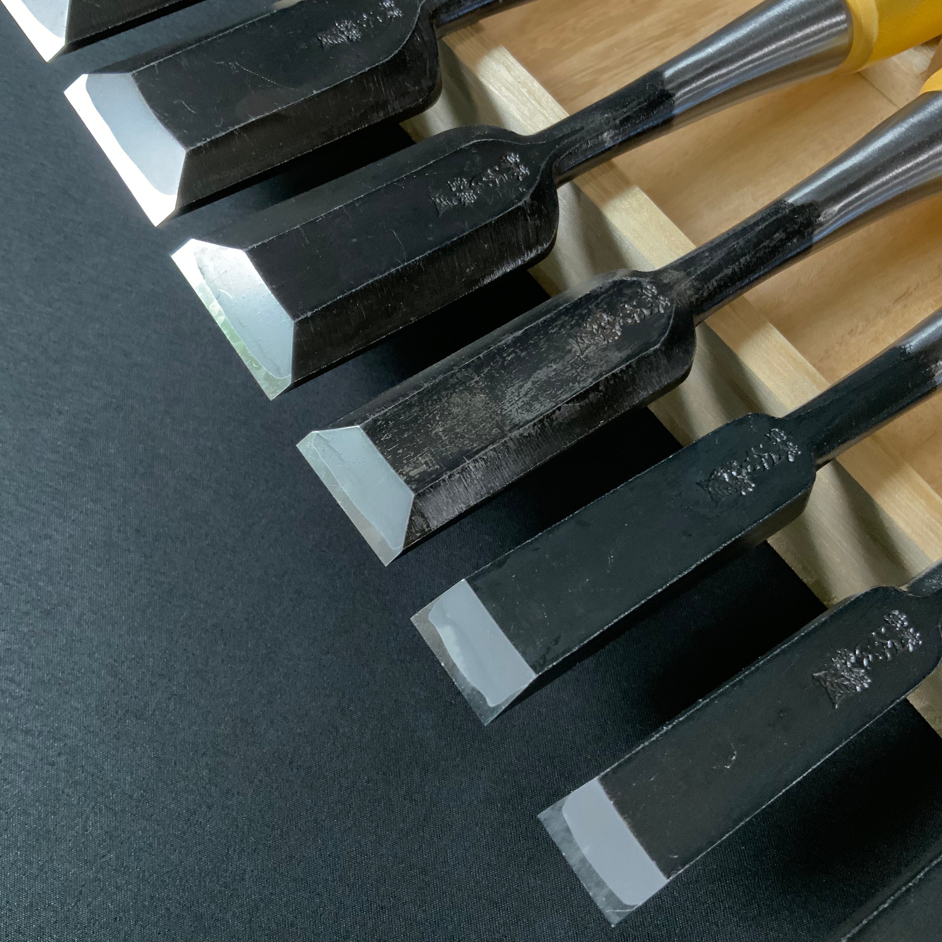 #5 Ouchi Bench chisels set Gumi Handle by Ouchi 4th generation  宗家大内 追入組鑿 グミ柄 桐箱付 四代目大内俊明作