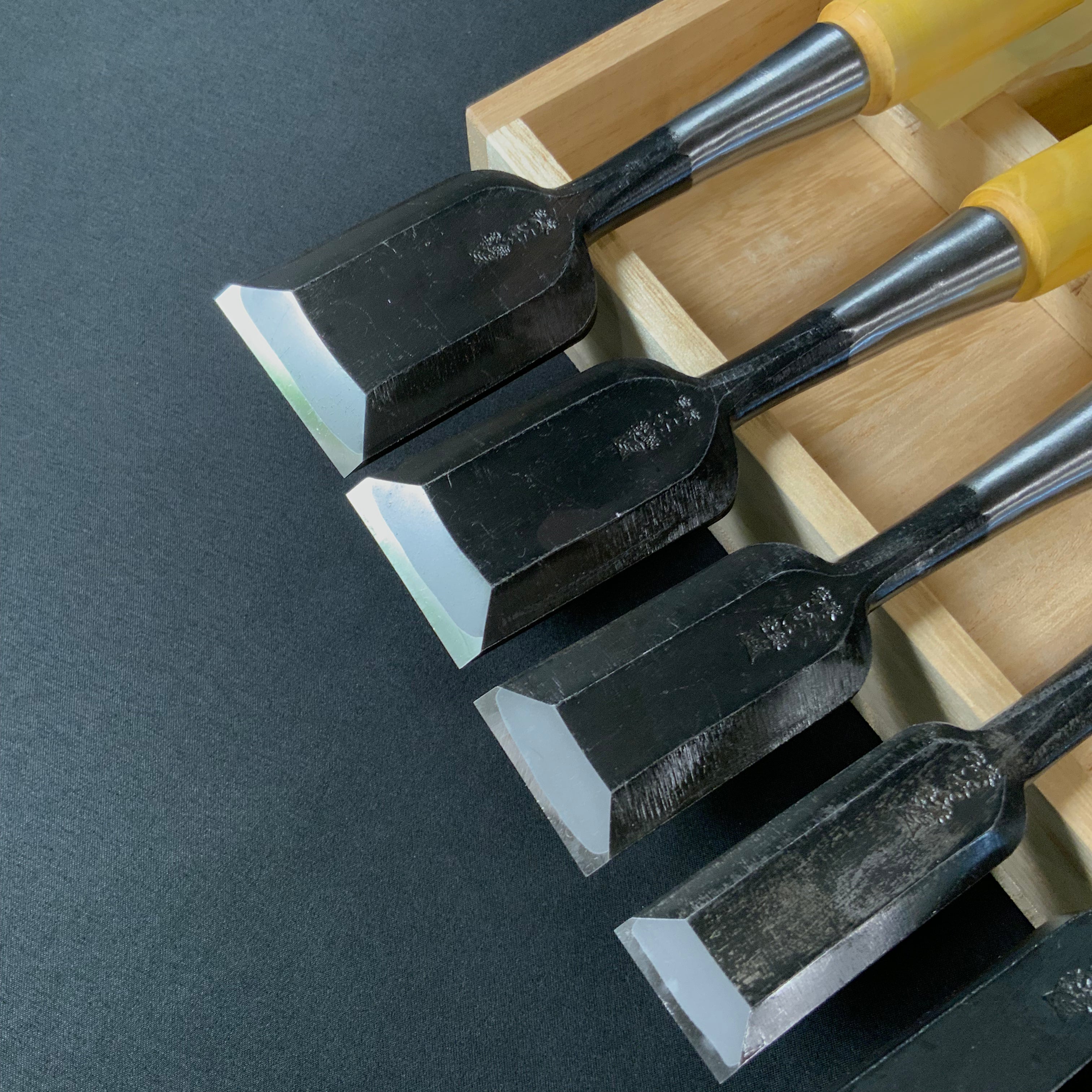 #5 Ouchi Bench chisels set Gumi Handle by Ouchi 4th generation  宗家大内 追入組鑿 グミ柄 桐箱付 四代目大内俊明作