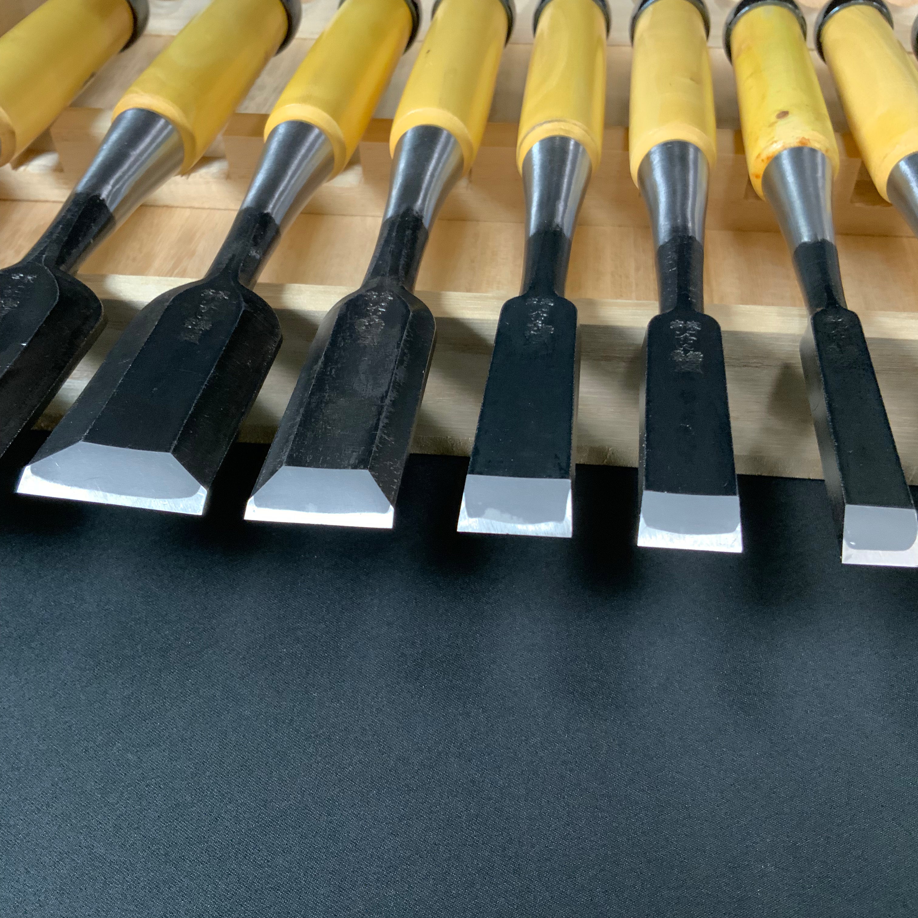 #5 Ouchi Bench chisels set Gumi Handle by Ouchi 4th generation  宗家大内 追入組鑿 グミ柄 桐箱付 四代目大内俊明作