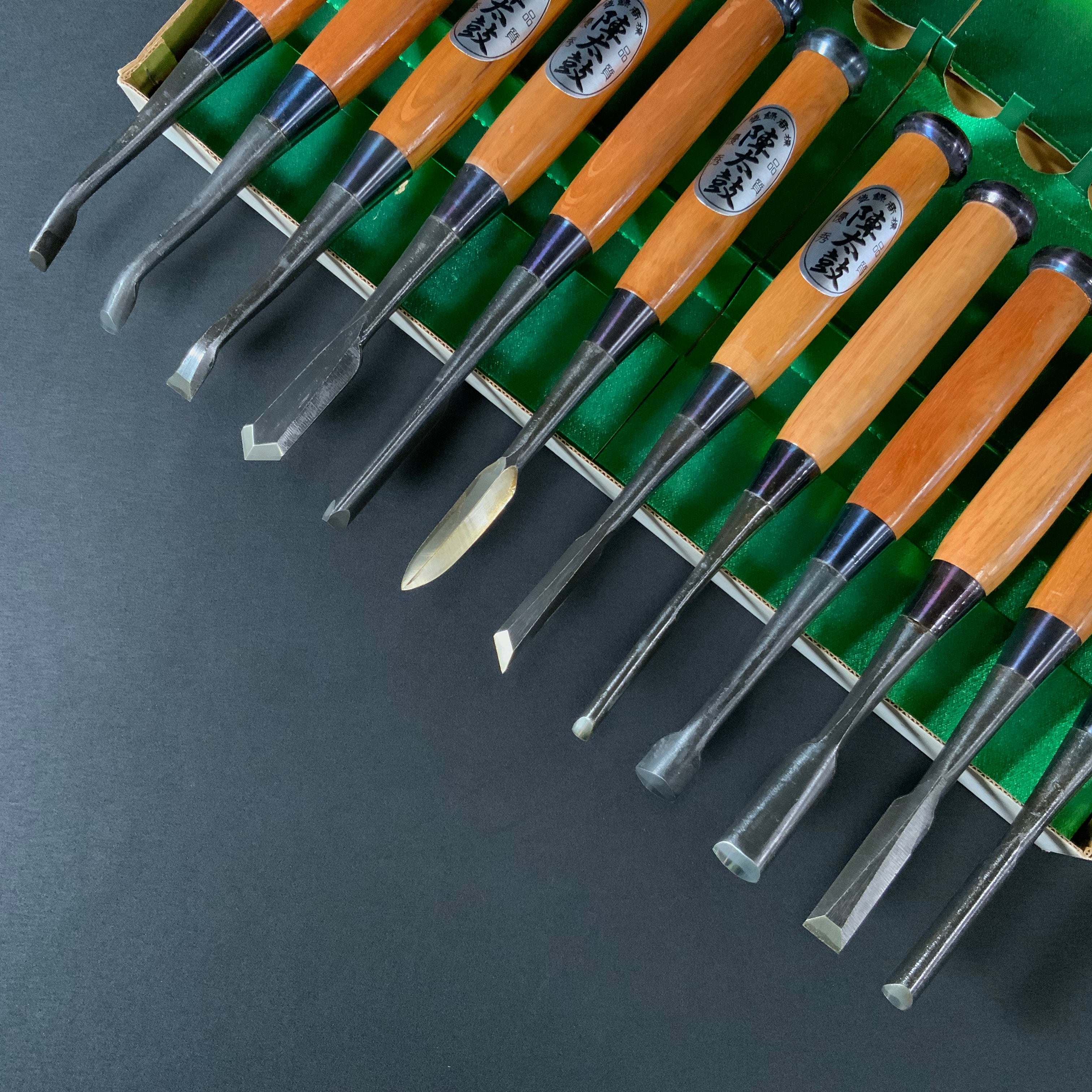 掘出し物  陣太鼓 本職用 木彫鑿 12本組  Old stock Jindaiko Wood Carving Chisels Set of 12pc㍶