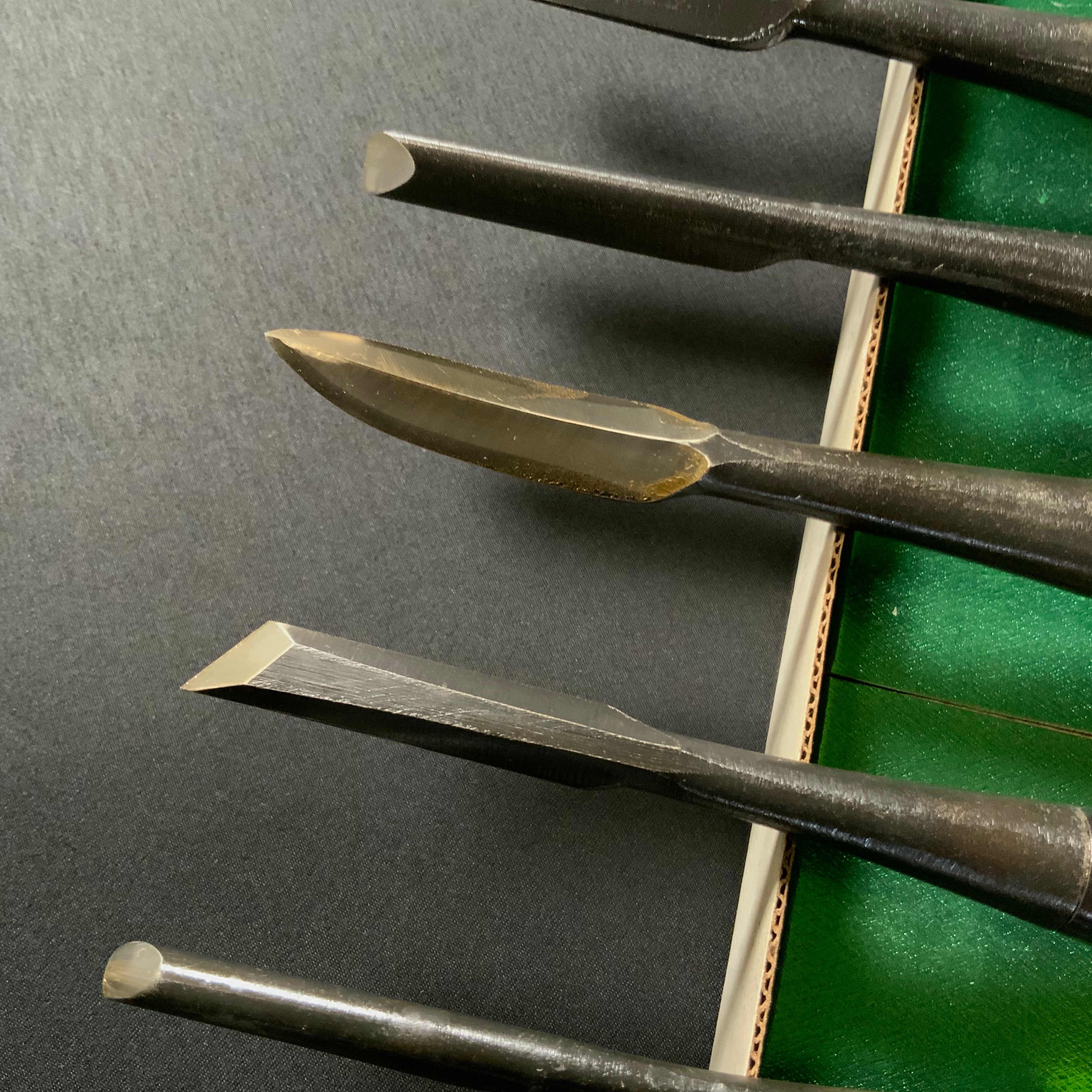 掘出し物  陣太鼓 本職用 木彫鑿 12本組  Old stock Jindaiko Wood Carving Chisels Set of 12pc㍶