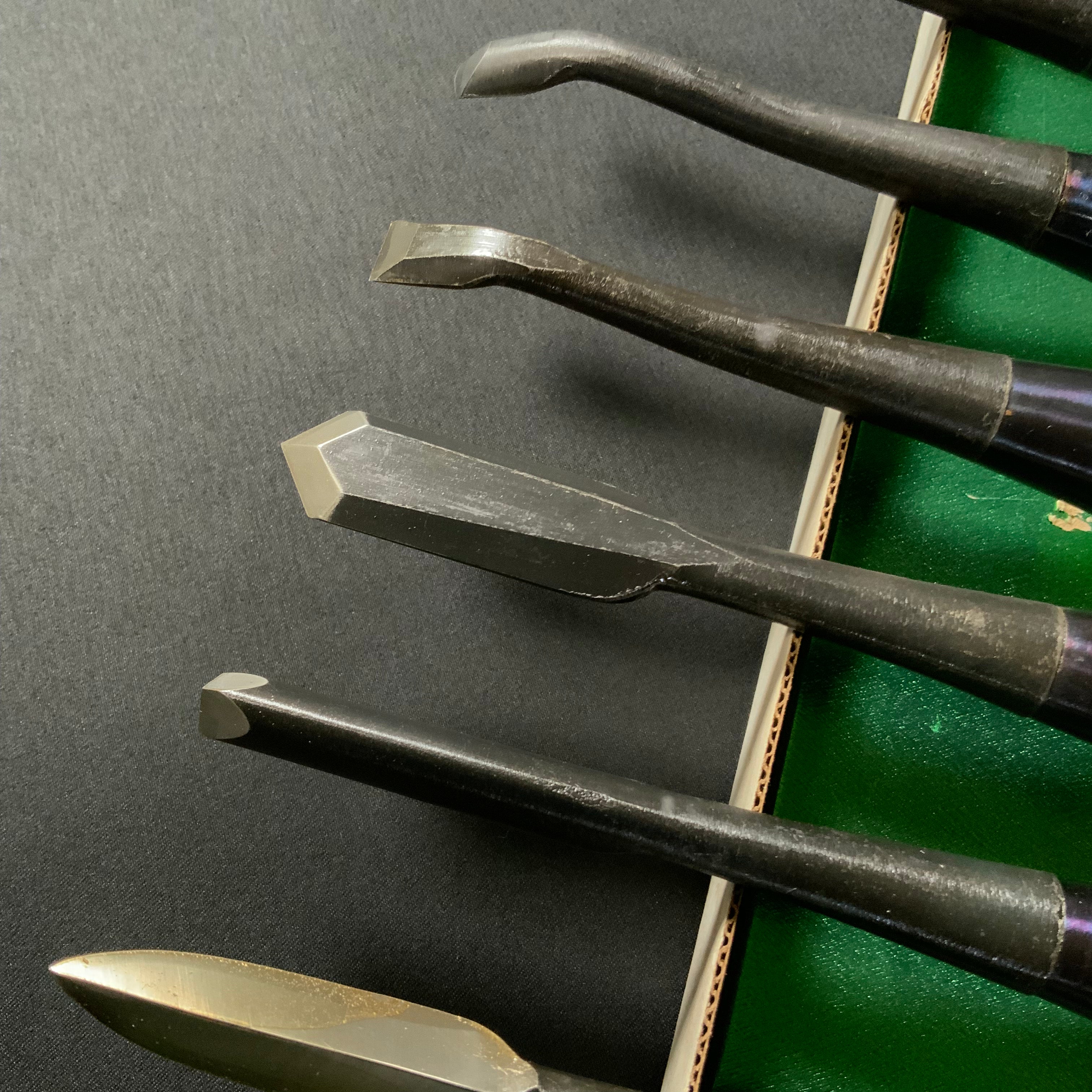 掘出し物  陣太鼓 本職用 木彫鑿 12本組  Old stock Jindaiko Wood Carving Chisels Set of 12pc㍶