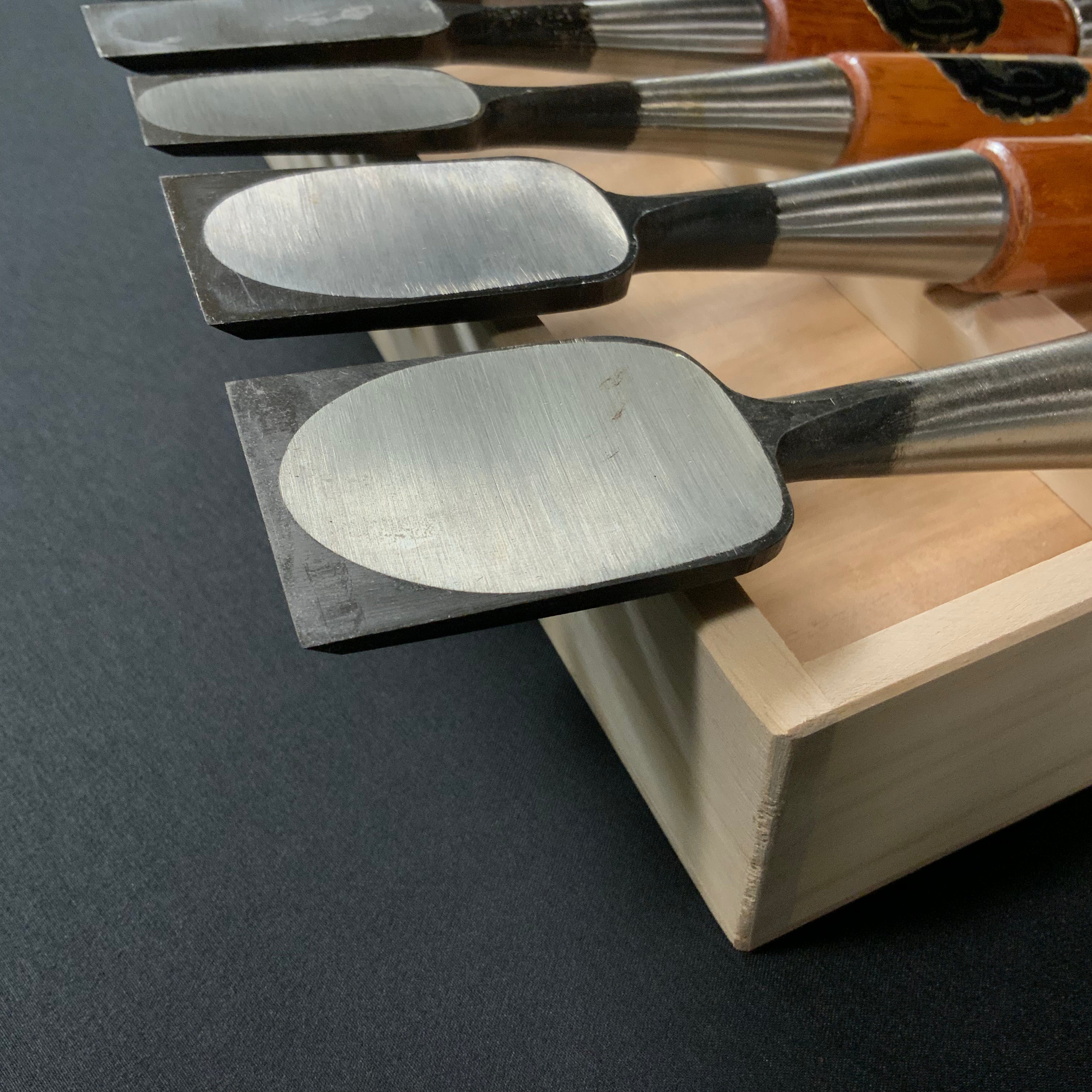 掘出し物  狐 追入組鑿 赤樫柄 磯野信夫作    Old stock Kitsune Bench chisels set by Isono Nobuo (Oirenomi)