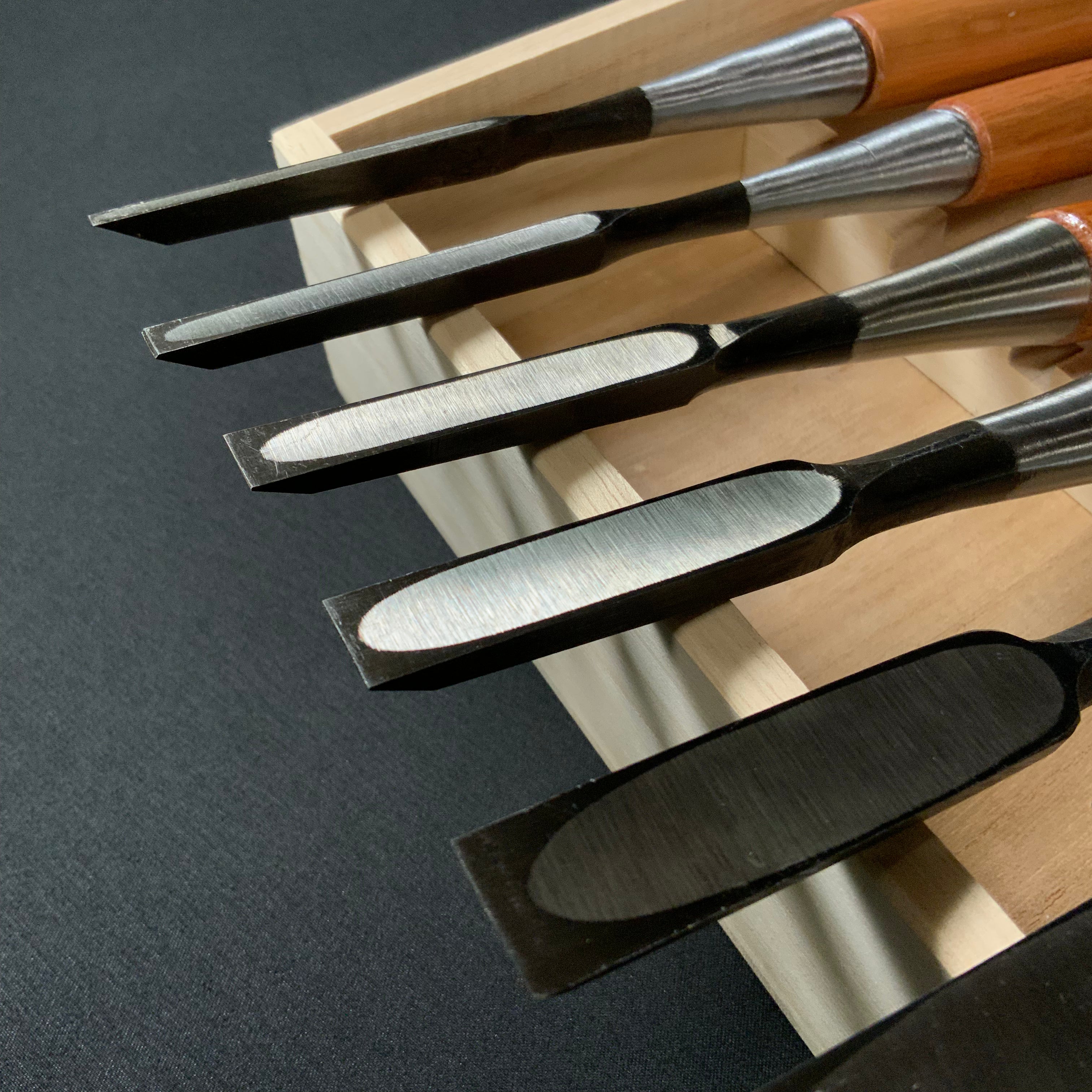 掘出し物  狐 追入組鑿 赤樫柄 磯野信夫作    Old stock Kitsune Bench chisels set by Isono Nobuo (Oirenomi)
