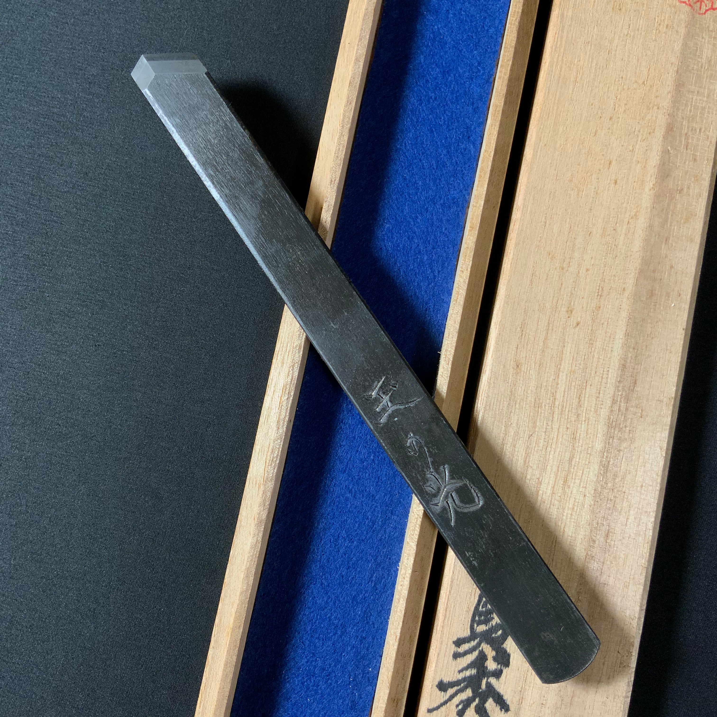 千代鶴貞秀 玉の光 毛引小刀     Tamano-Hikari Chiyotsuru Sadahide Marking Kokatana