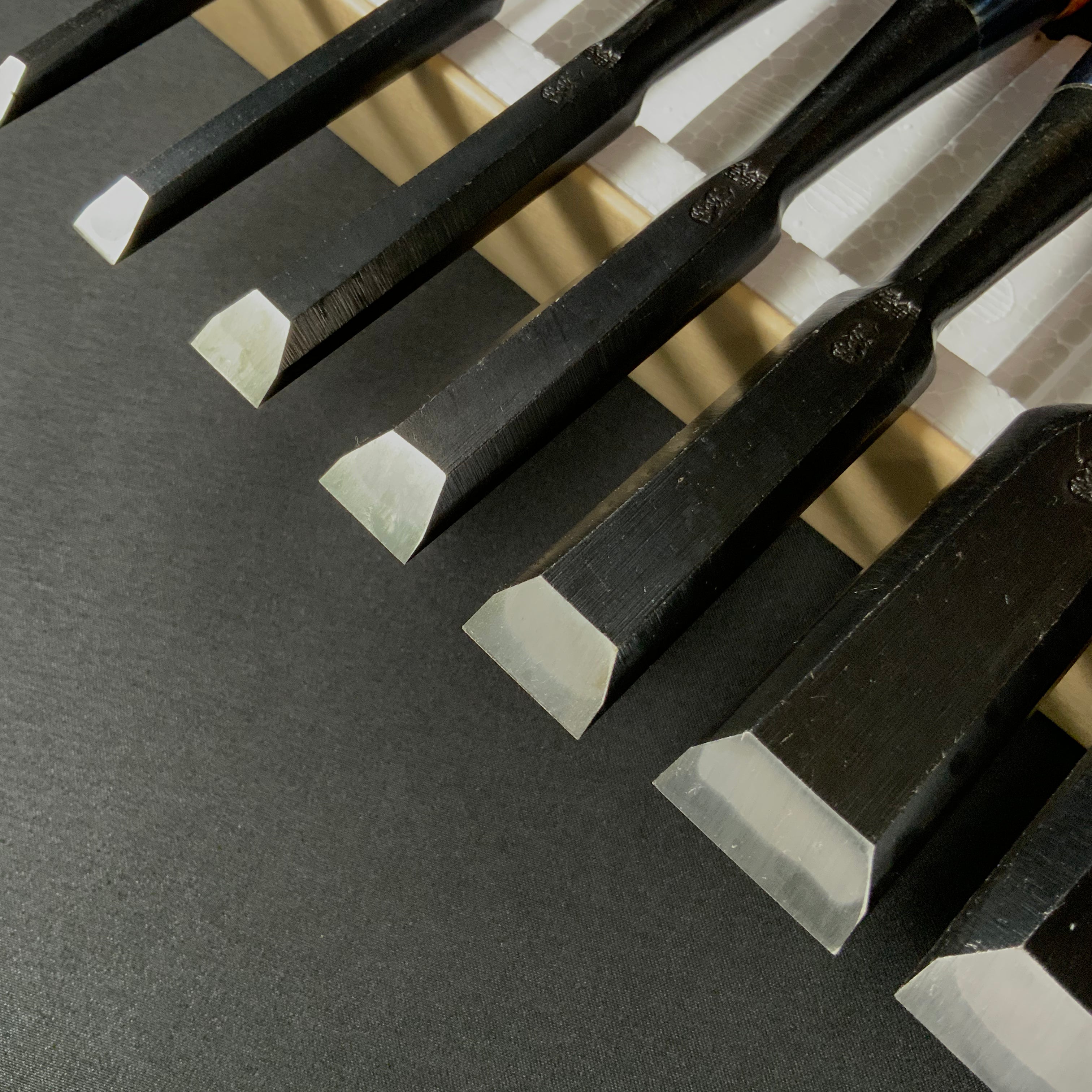 かず弘  追入10本組鑿     Kazuhiro Bench chisels set by Endou Kazuo (Oiirenomi)