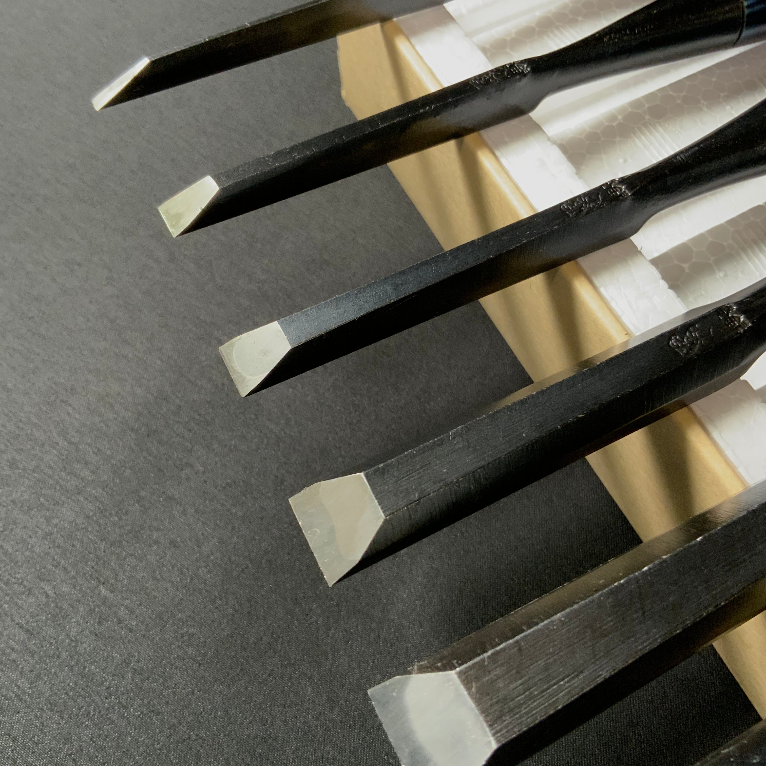 かず弘  追入10本組鑿     Kazuhiro Bench chisels set by Endou Kazuo (Oiirenomi)