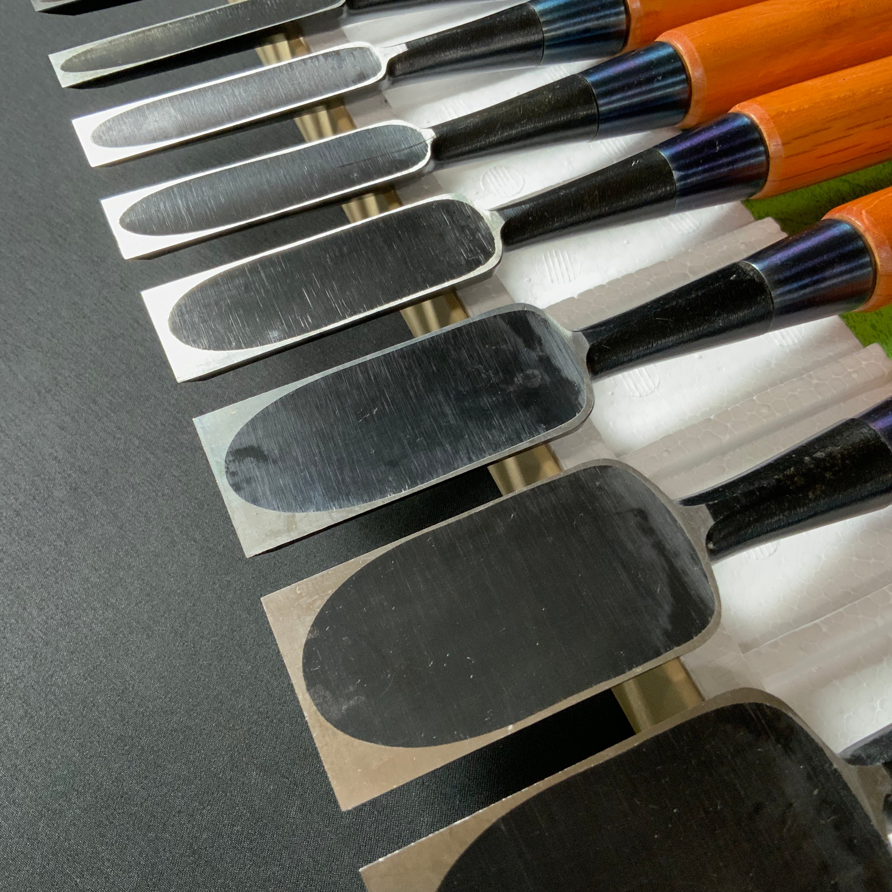 かず弘  追入10本組鑿     Kazuhiro Bench chisels set by Endou Kazuo (Oiirenomi)