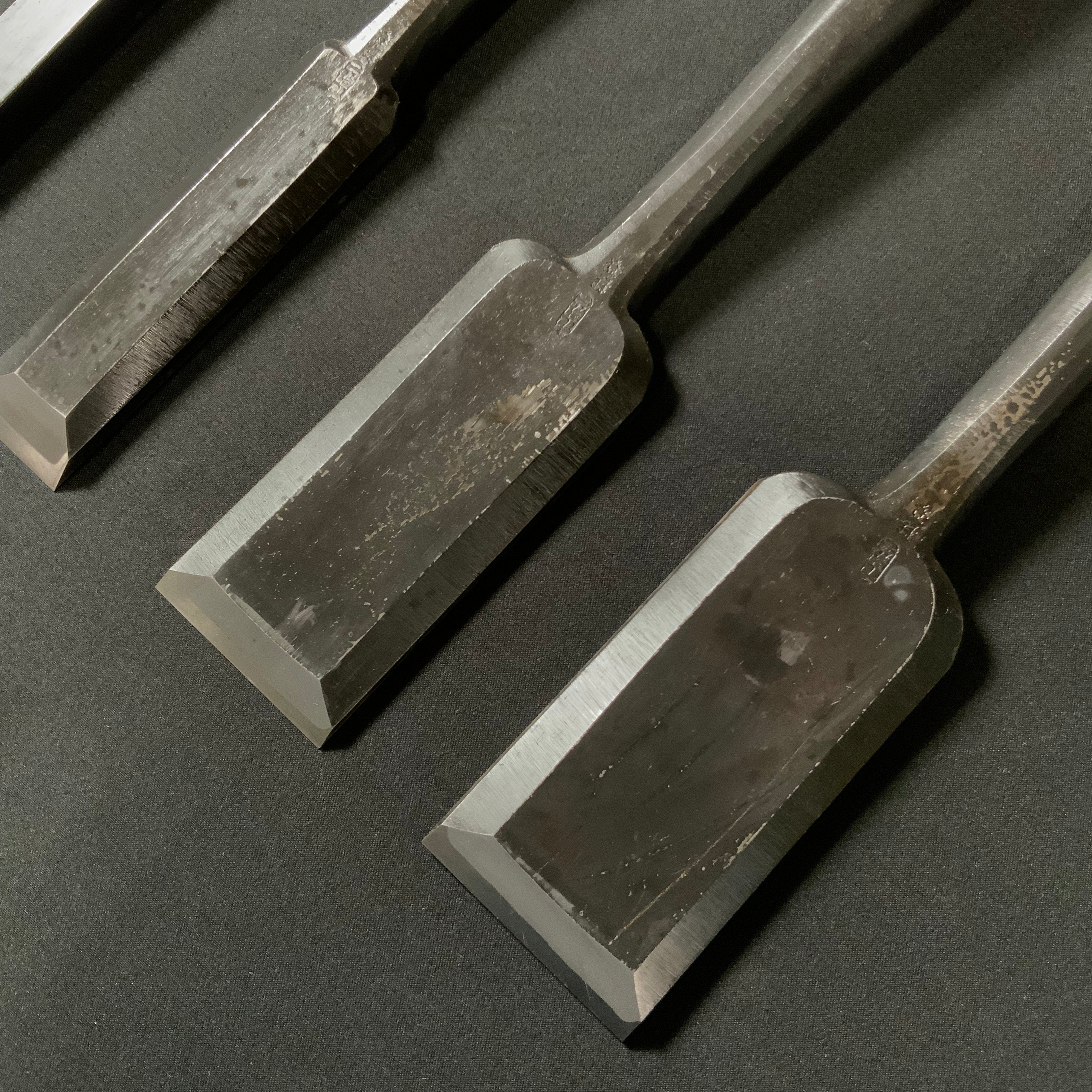 二治弘 穴屋鑿 今井忠太郎作    Nijihiro Slick Chisels by Chuutarou Imai