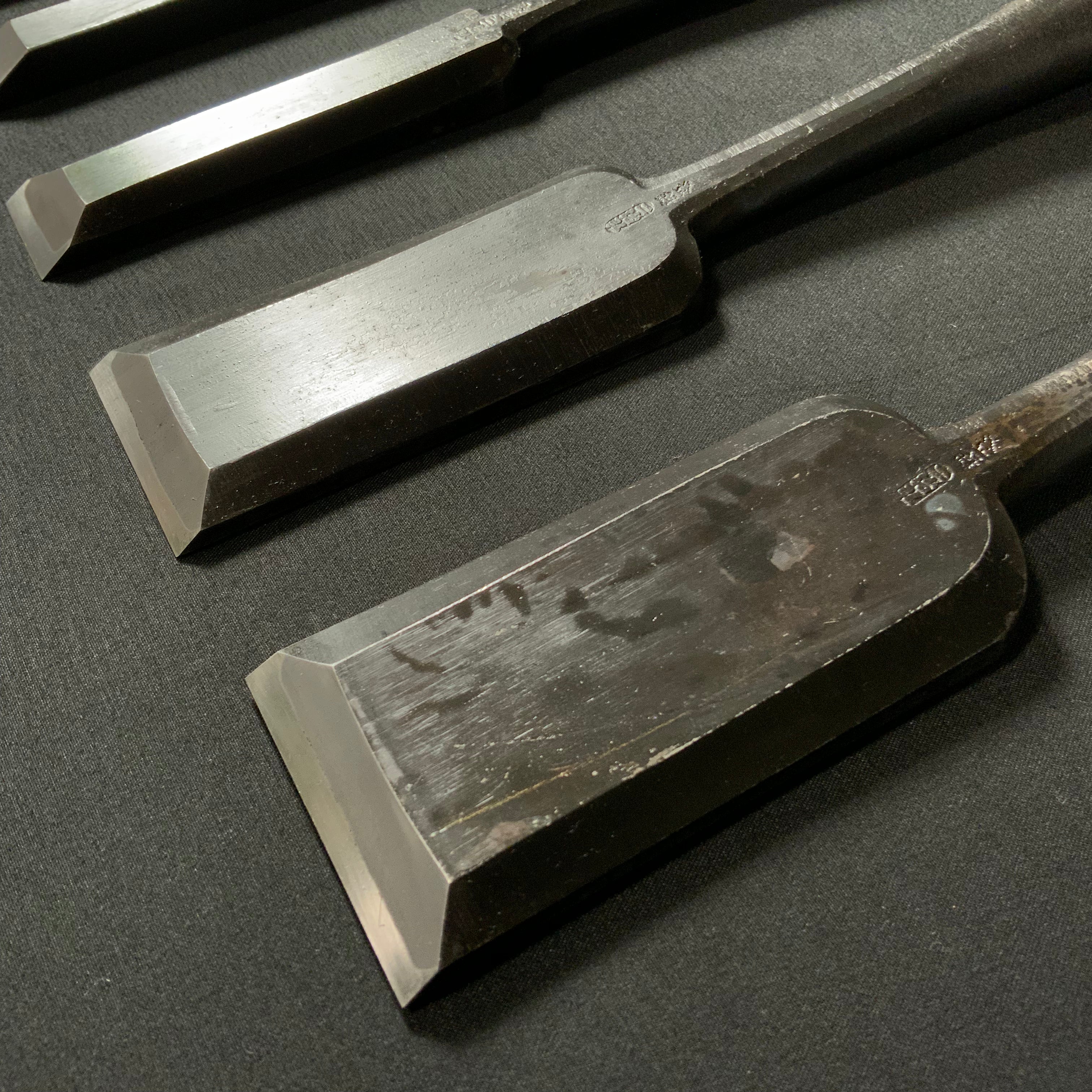 二治弘 穴屋鑿 今井忠太郎作    Nijihiro Slick Chisels by Chuutarou Imai