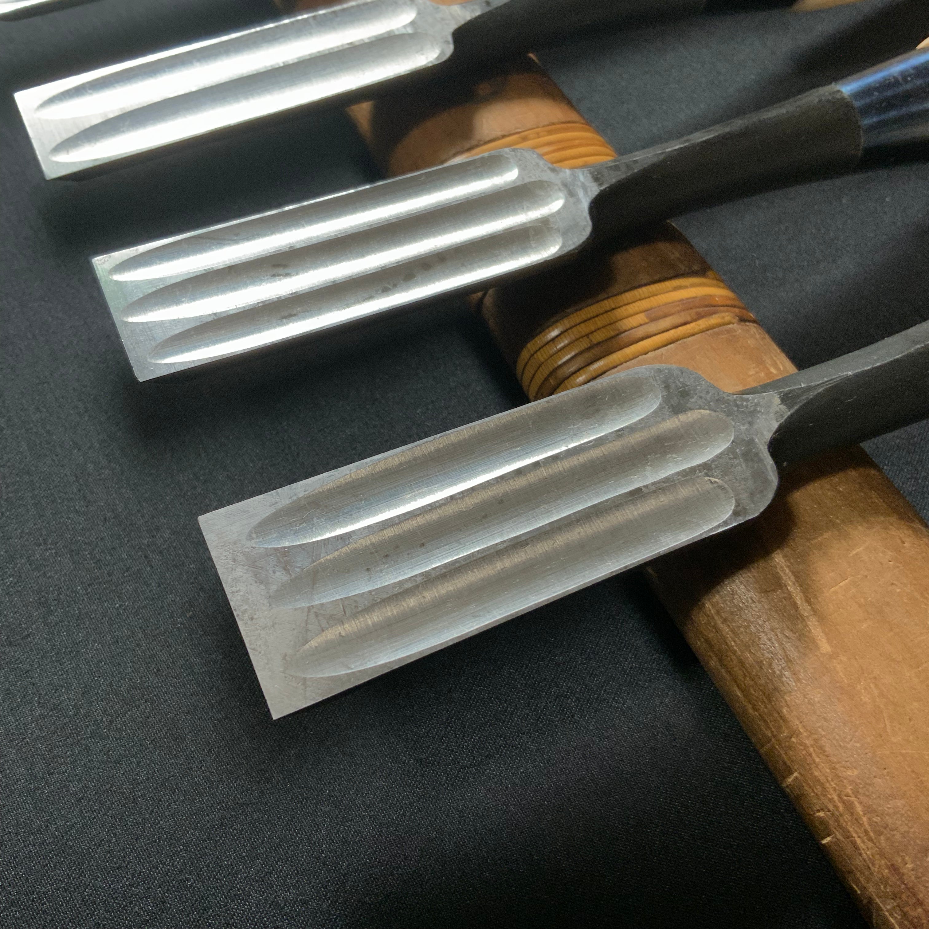 かず弘  三つ裏追入鑿 遠藤一雄作     Kazuhiro  Bench chisels by Endou Kazuo