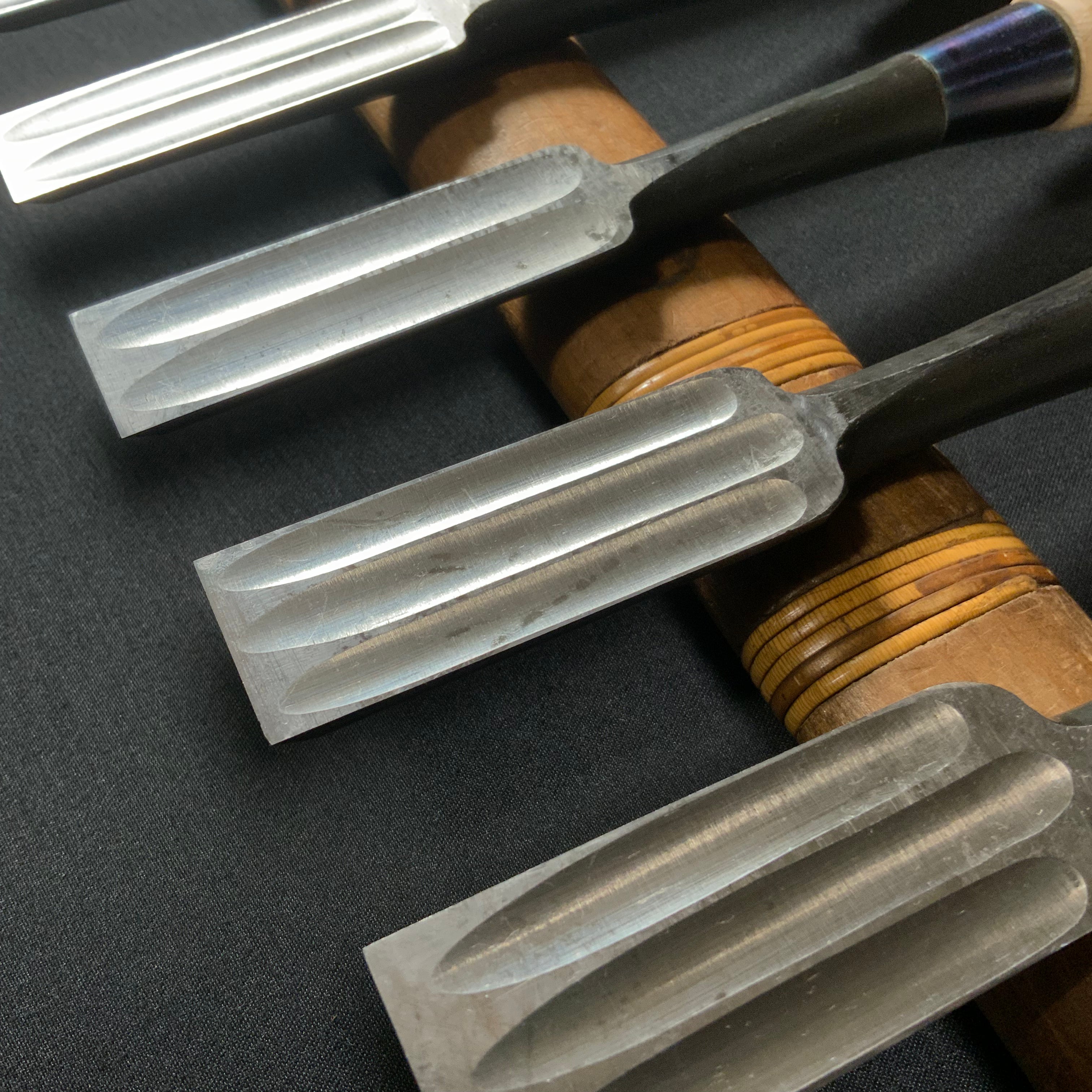 かず弘  三つ裏追入鑿 遠藤一雄作     Kazuhiro  Bench chisels by Endou Kazuo