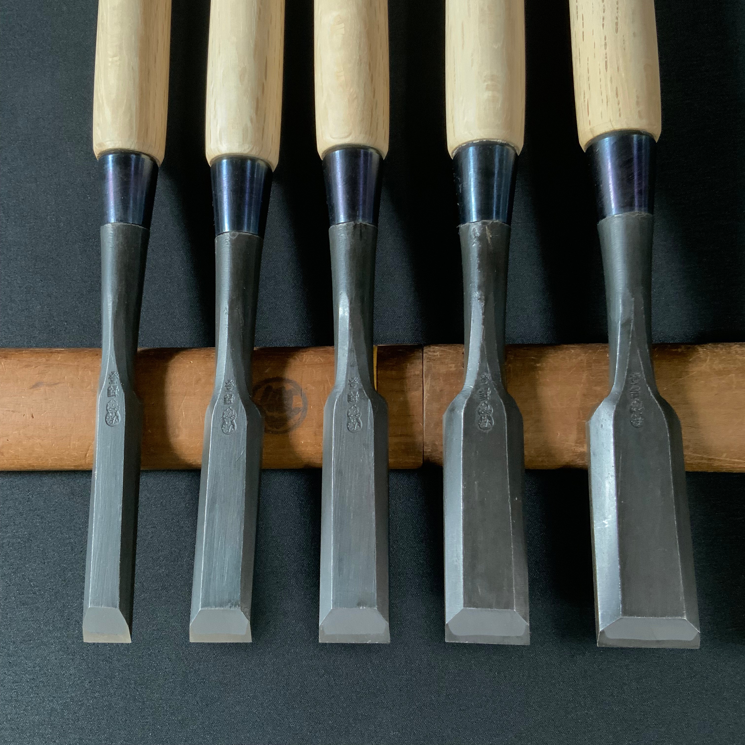かず弘  三つ裏追入鑿 遠藤一雄作     Kazuhiro  Bench chisels by Endou Kazuo