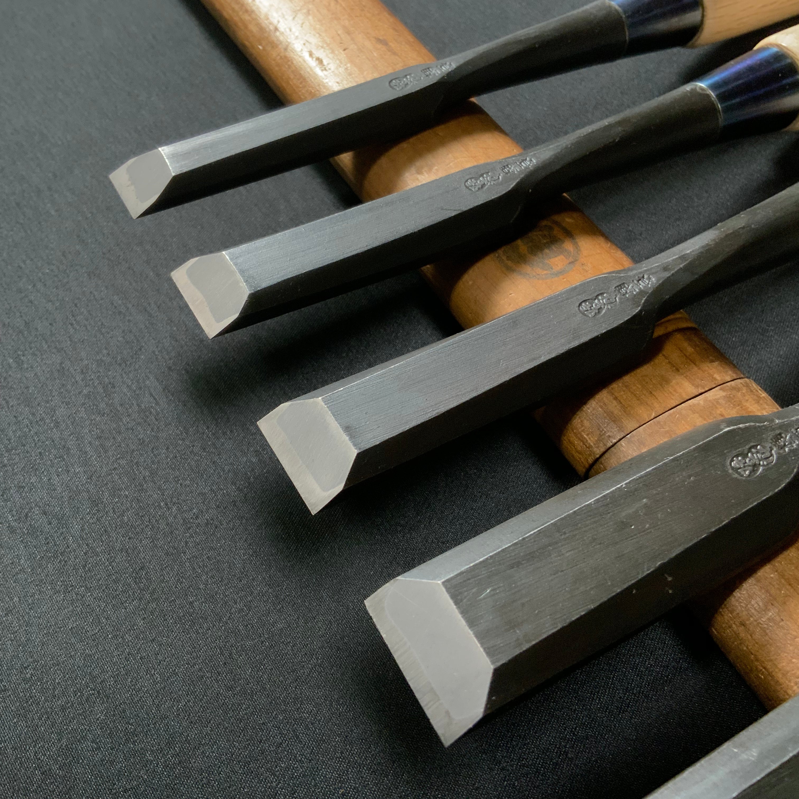 かず弘  三つ裏追入鑿 遠藤一雄作     Kazuhiro  Bench chisels by Endou Kazuo
