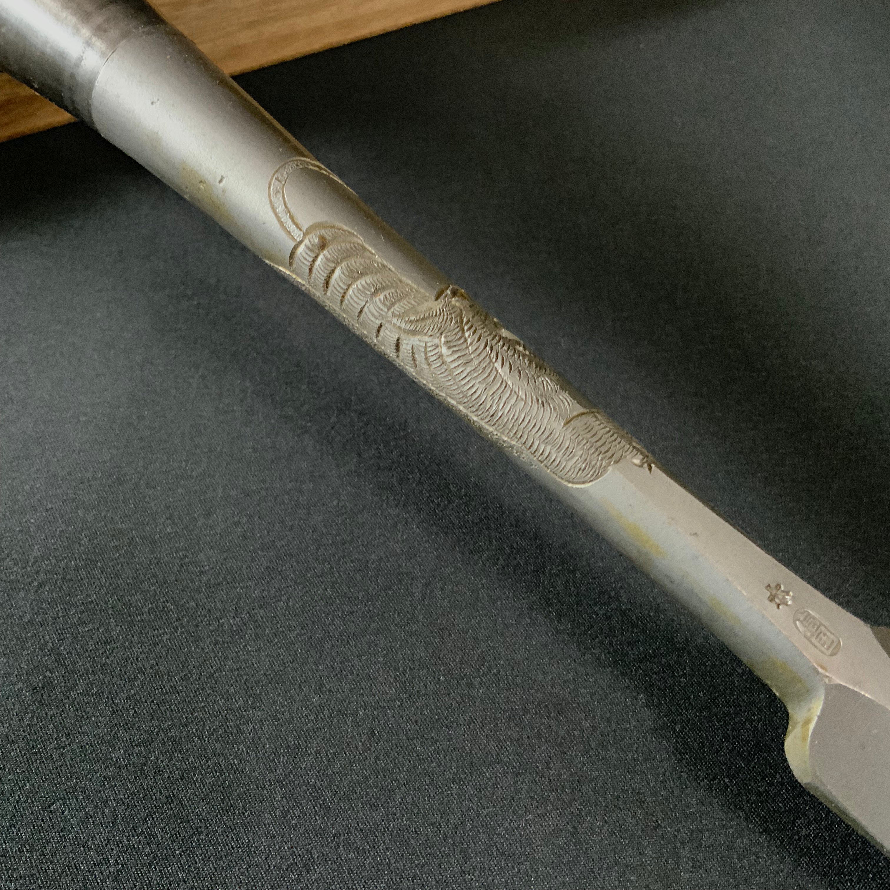 Old stock Hon-Nobukuni Slick Chisels set with Dragon and Tiger Carving 掘出し物 本信國 龍虎彫 本突き組鑿 48,24mm Ootsuki-nomi, Hontsuki-Nomi