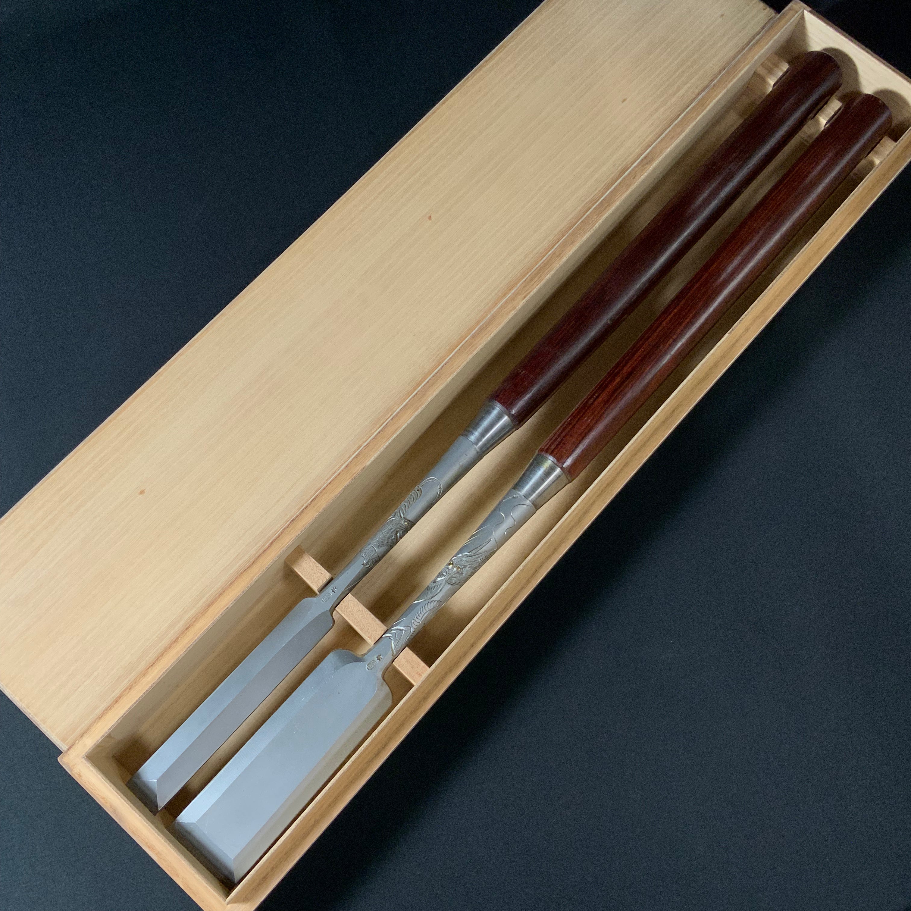 Old stock Hon-Nobukuni Slick Chisels set with Dragon and Tiger Carving 掘出し物 本信國 龍虎彫 本突き組鑿 48,24mm Ootsuki-nomi, Hontsuki-Nomi