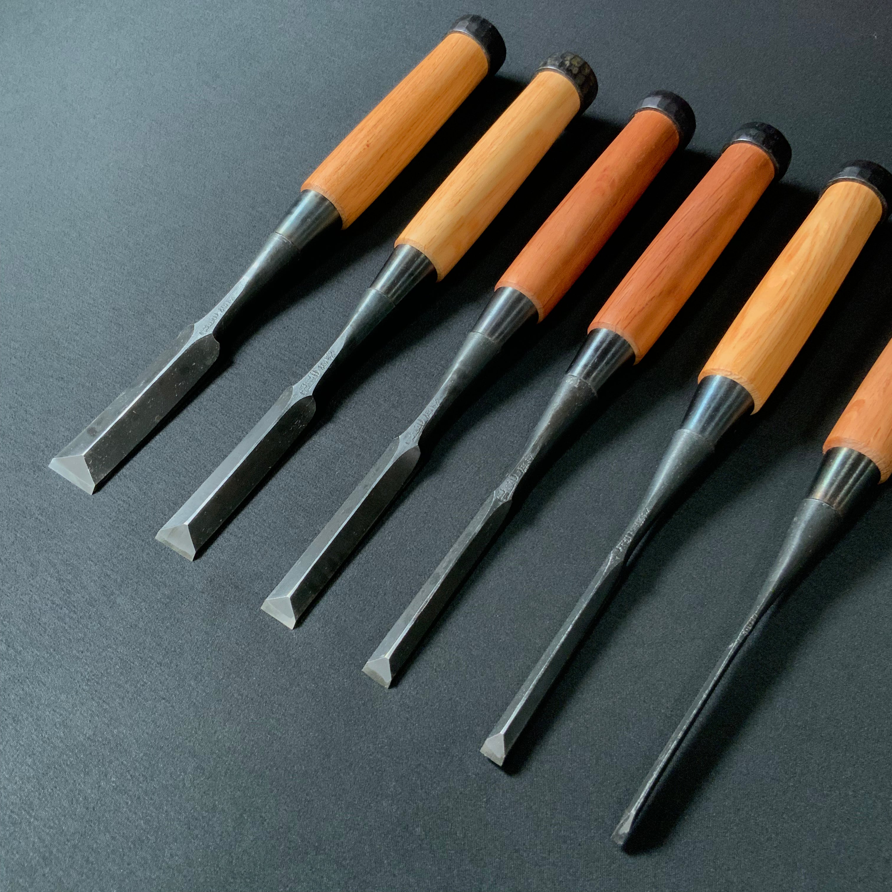 今井忠太郎作 二治弘 鎬 追入鑿    Nijihiro Dovetail Bench chisels by Chuutarou Imai