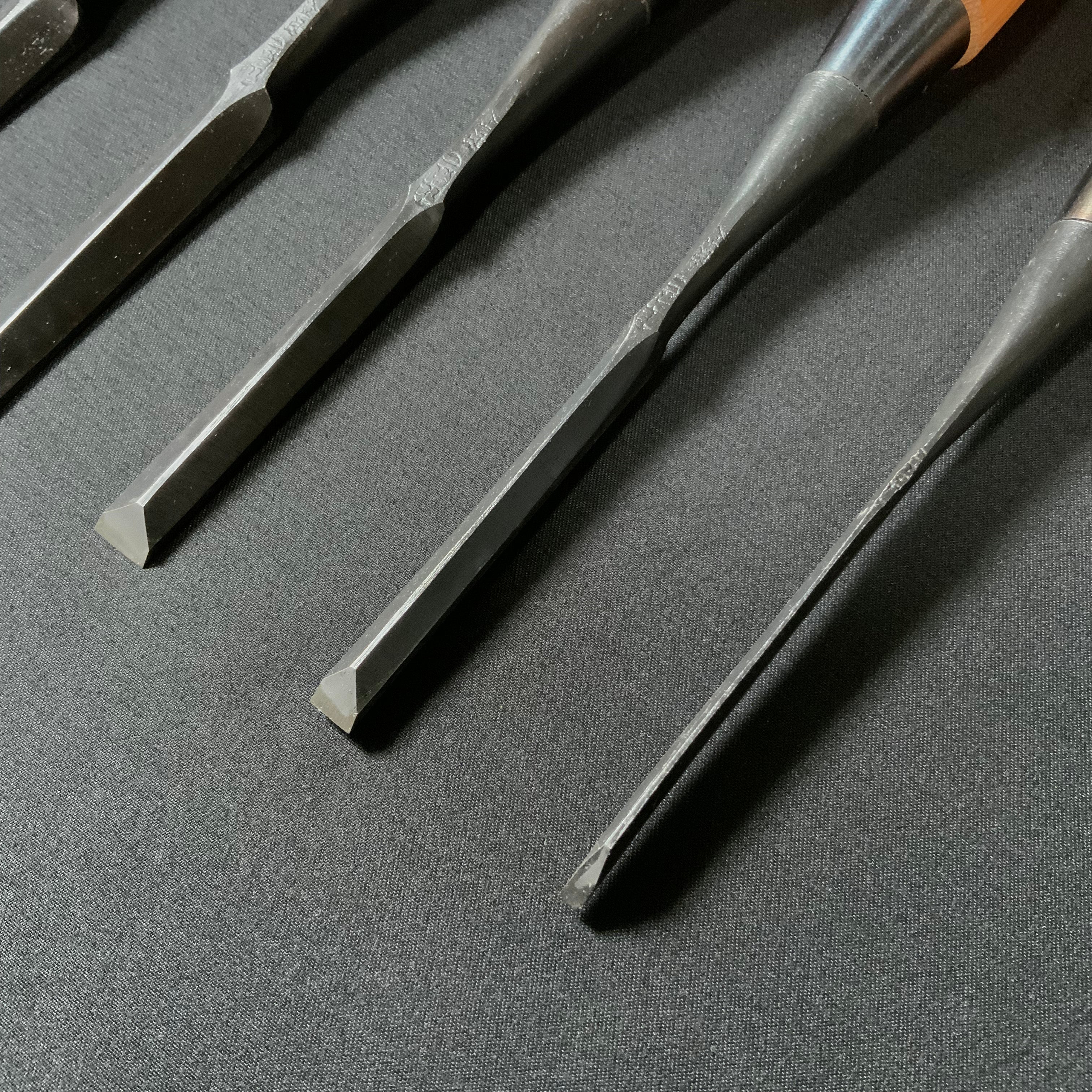 今井忠太郎作 二治弘 鎬 追入鑿    Nijihiro Dovetail Bench chisels by Chuutarou Imai
