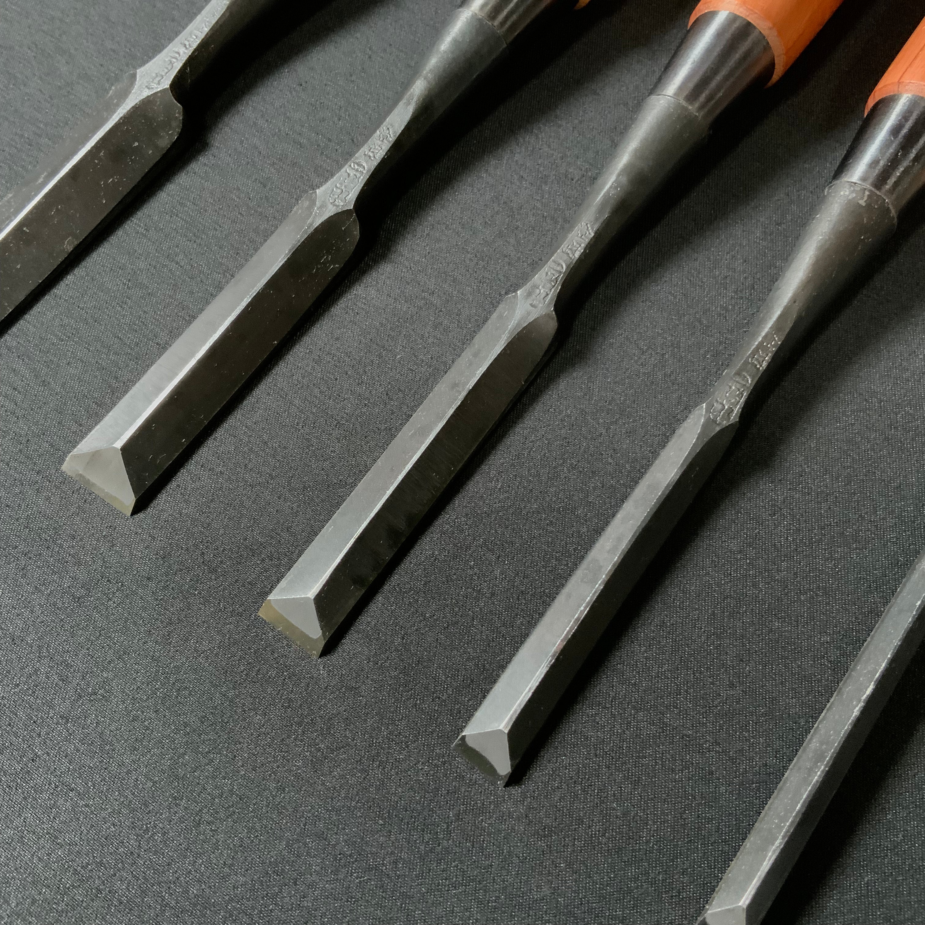 今井忠太郎作 二治弘 鎬 追入鑿    Nijihiro Dovetail Bench chisels by Chuutarou Imai