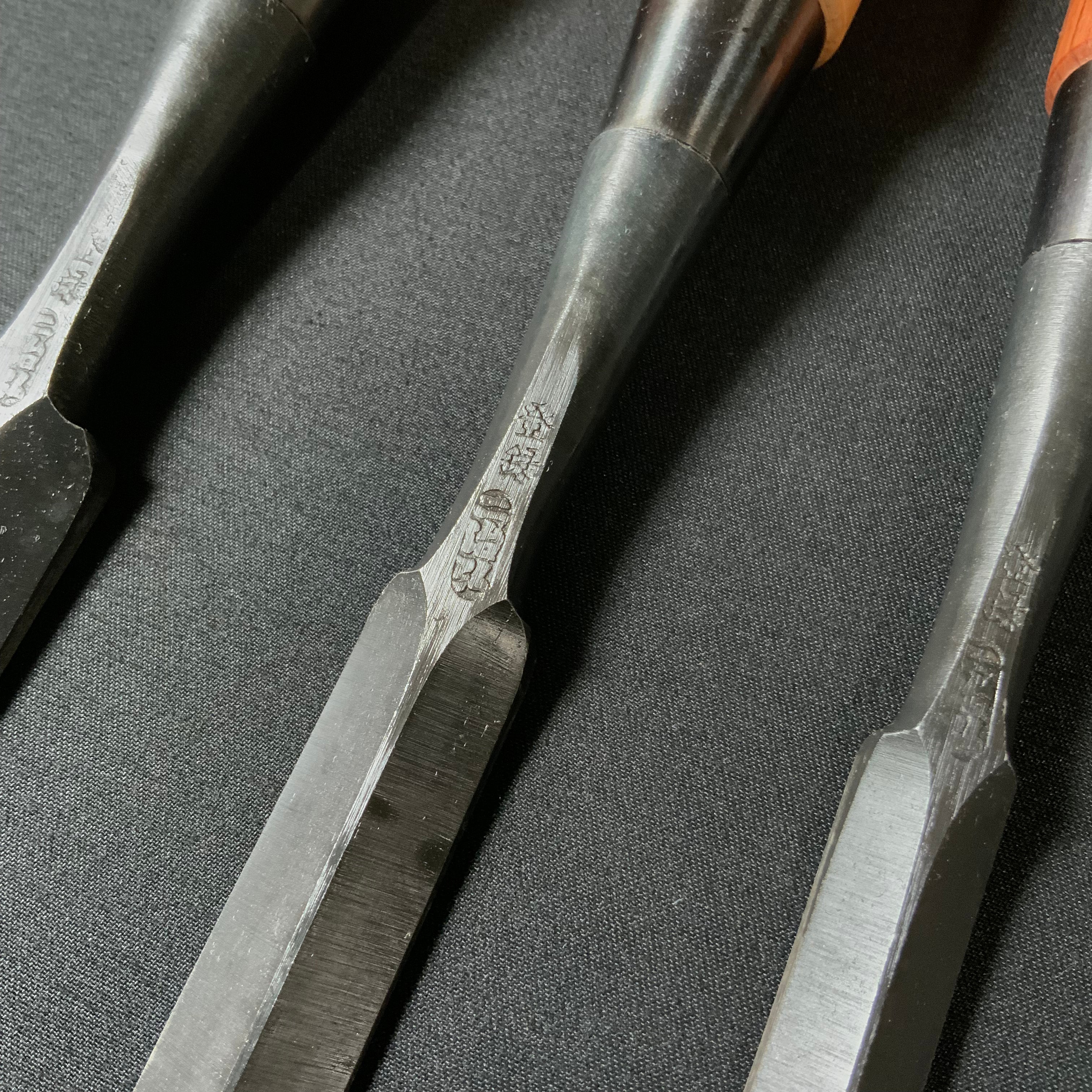 今井忠太郎作 二治弘 鎬 追入鑿    Nijihiro Dovetail Bench chisels by Chuutarou Imai