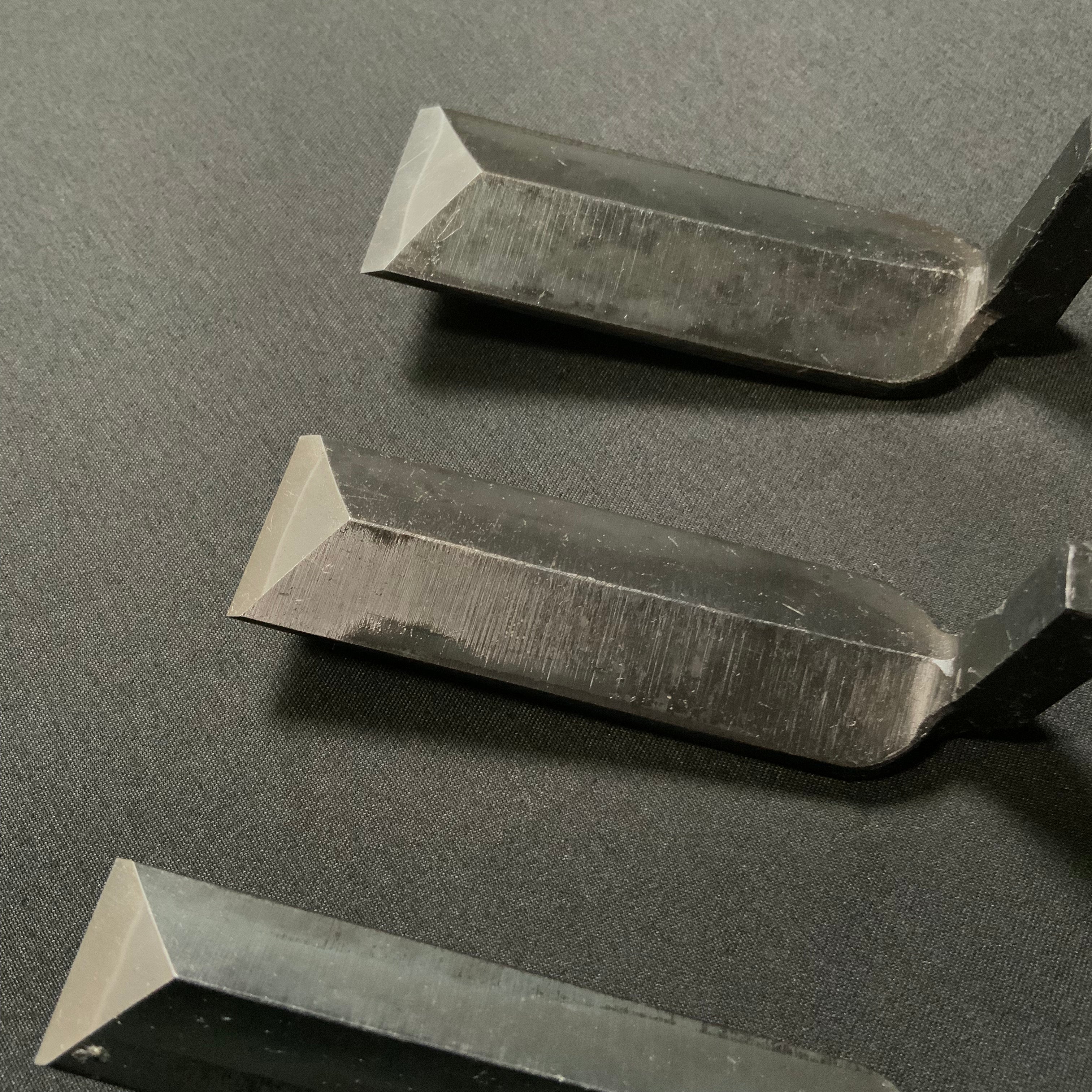 大内 四代目大内俊明作 鏝鑿 鎬型 赤樫柄   Ouchi Trowel chisel (Kote nomi) Dovetail type Red Oak Handle