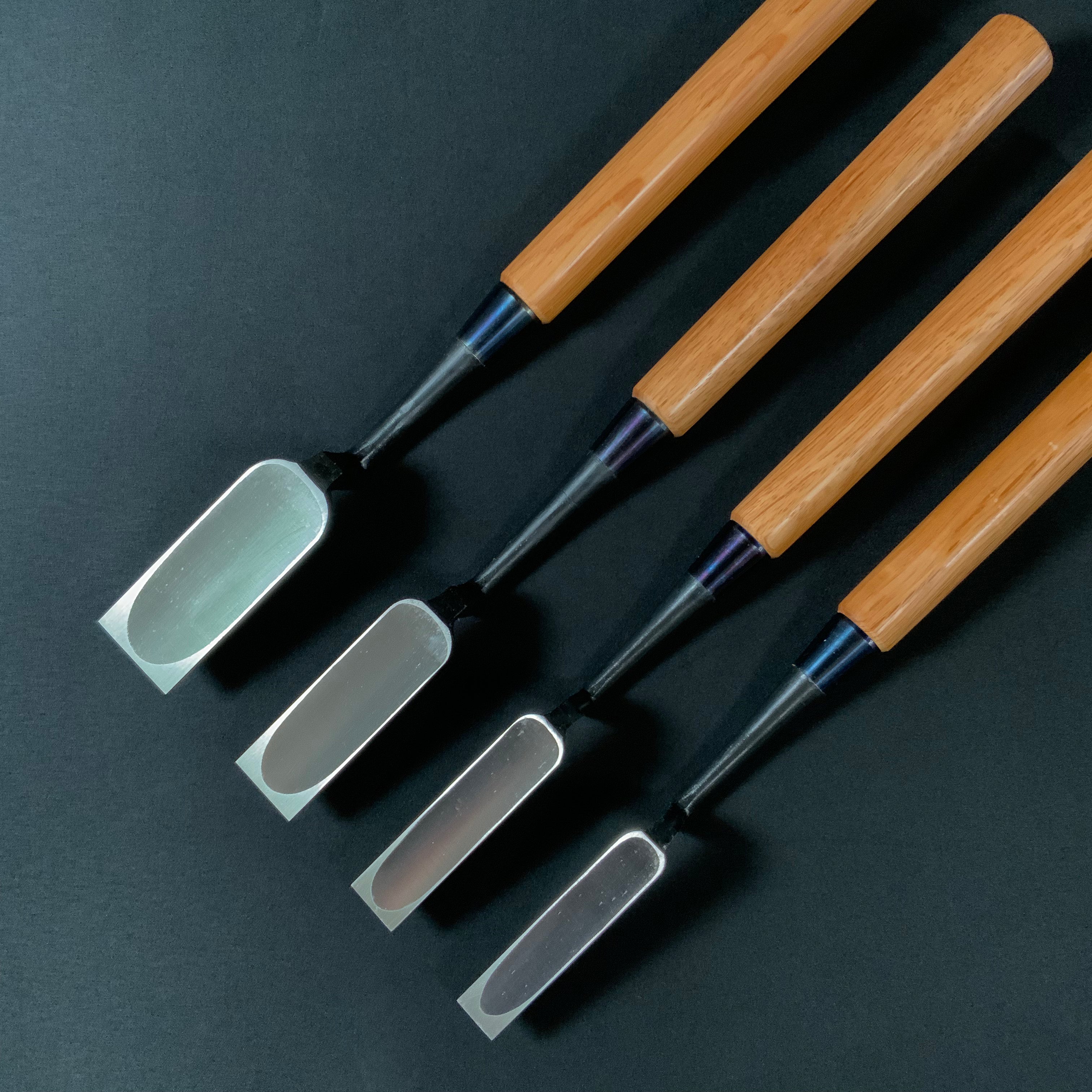 大内 四代目大内俊明作 鏝鑿 鎬型 赤樫柄   Ouchi Trowel chisel (Kote nomi) Dovetail type Red Oak Handle