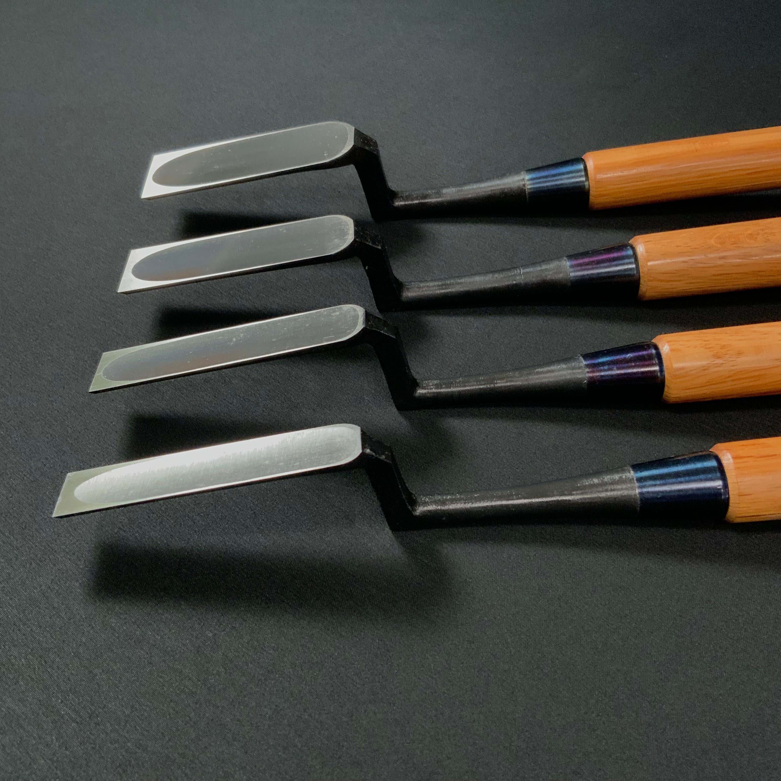 大内 四代目大内俊明作 鏝鑿 鎬型 赤樫柄   Ouchi Trowel chisel (Kote nomi) Dovetail type Red Oak Handle