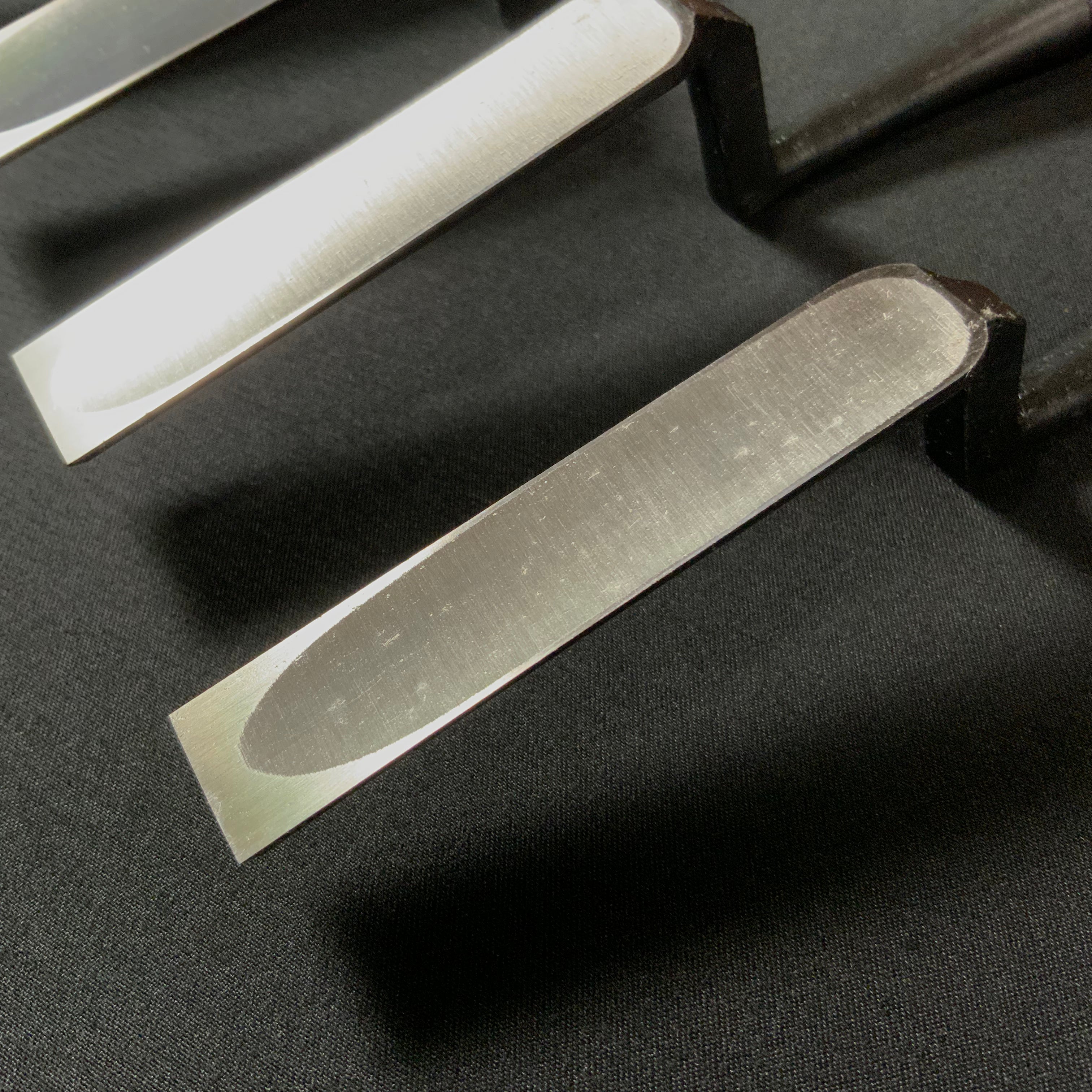 Ku9539 大内 四代目大内俊明作 鏝鑿 鎬型 赤樫柄 Ouchi Trowel chisel (Kote nomi) Dovetail type Re
