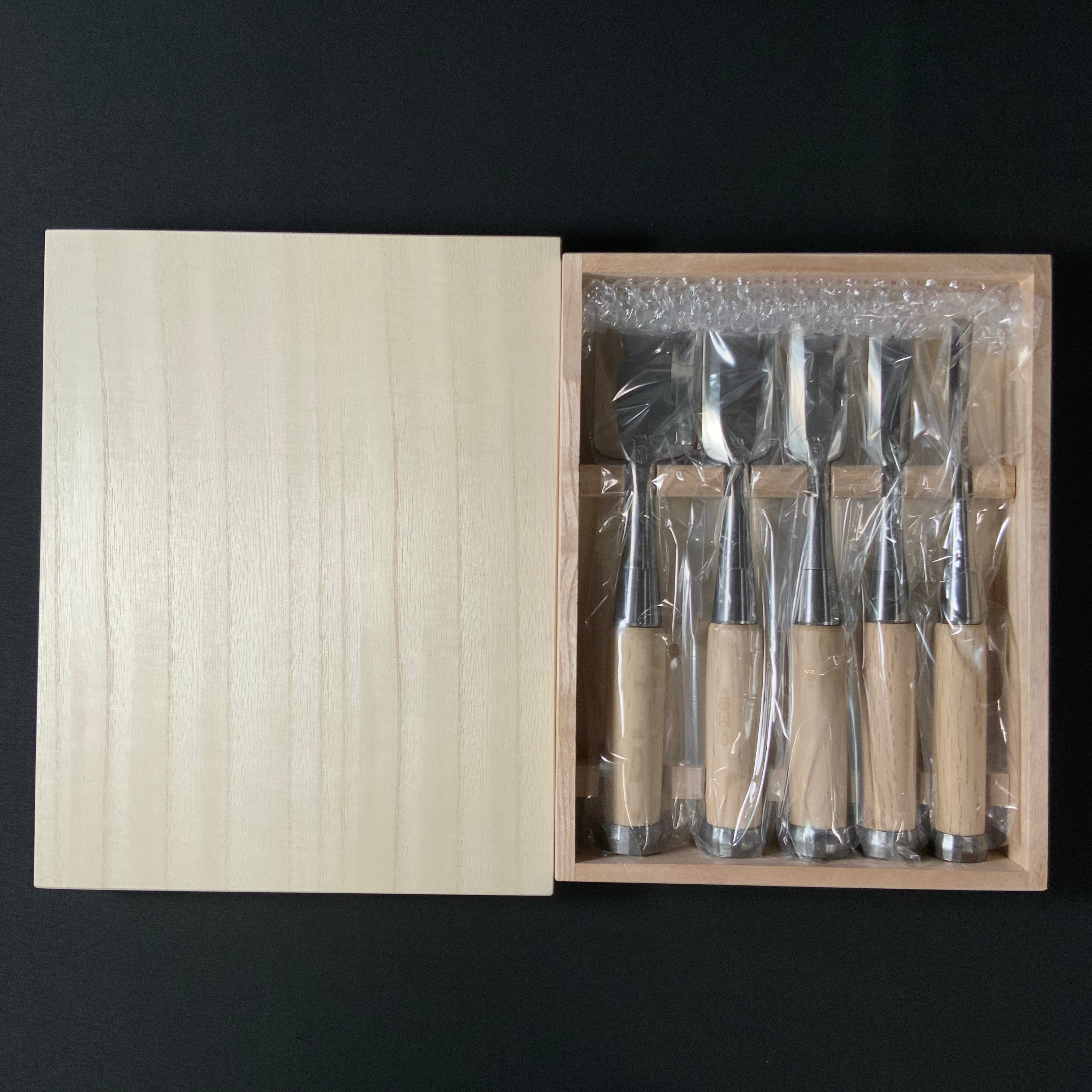 助丸ハイス 追入組鑿 Oirenomi 5本組 桐箱付  Sukemaru High-Speed Steel Bench chisels  5pc set