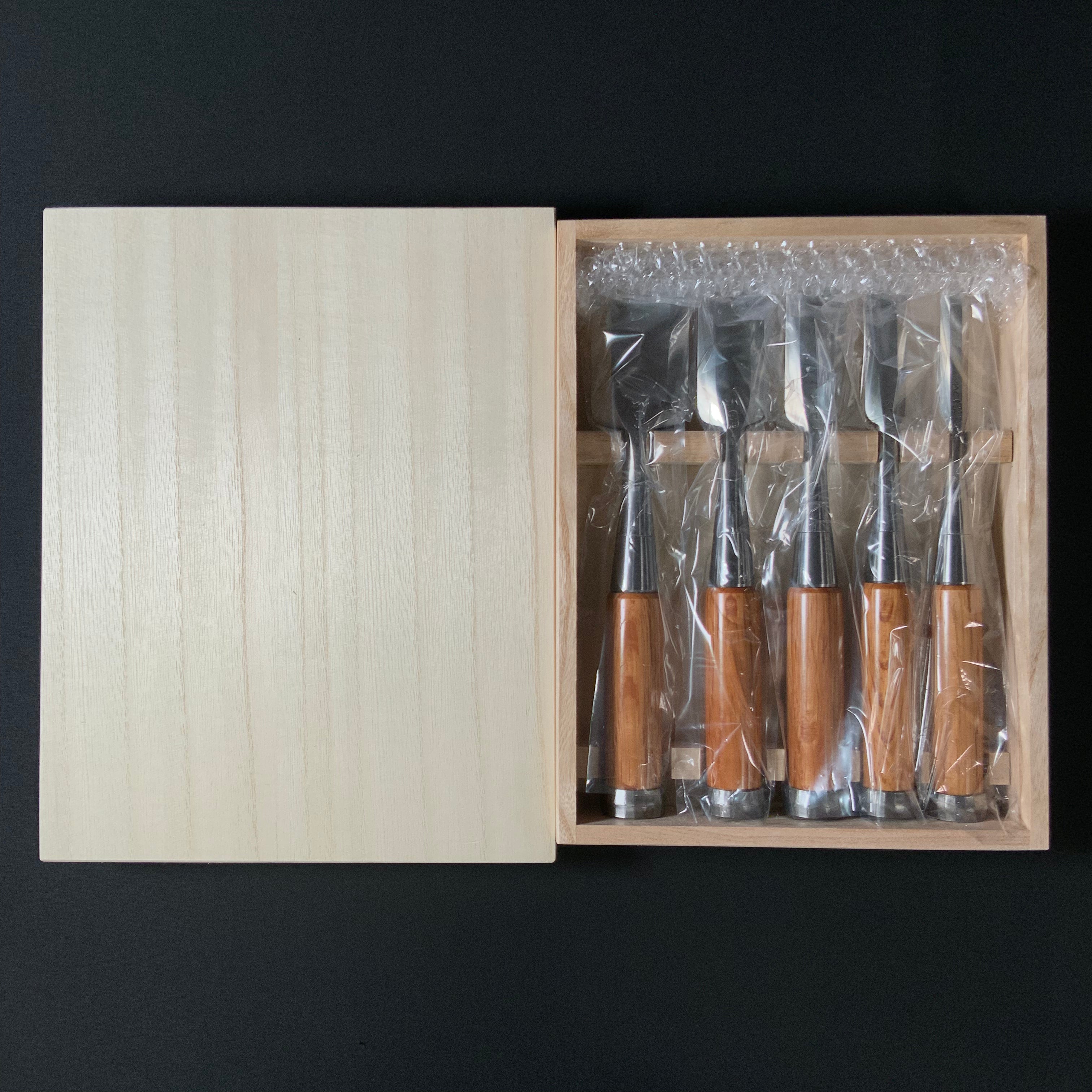 助丸ハイス 追入組鑿 Oirenomi 5本組 桐箱付  Sukemaru High-Speed Steel Bench chisels  5pc set