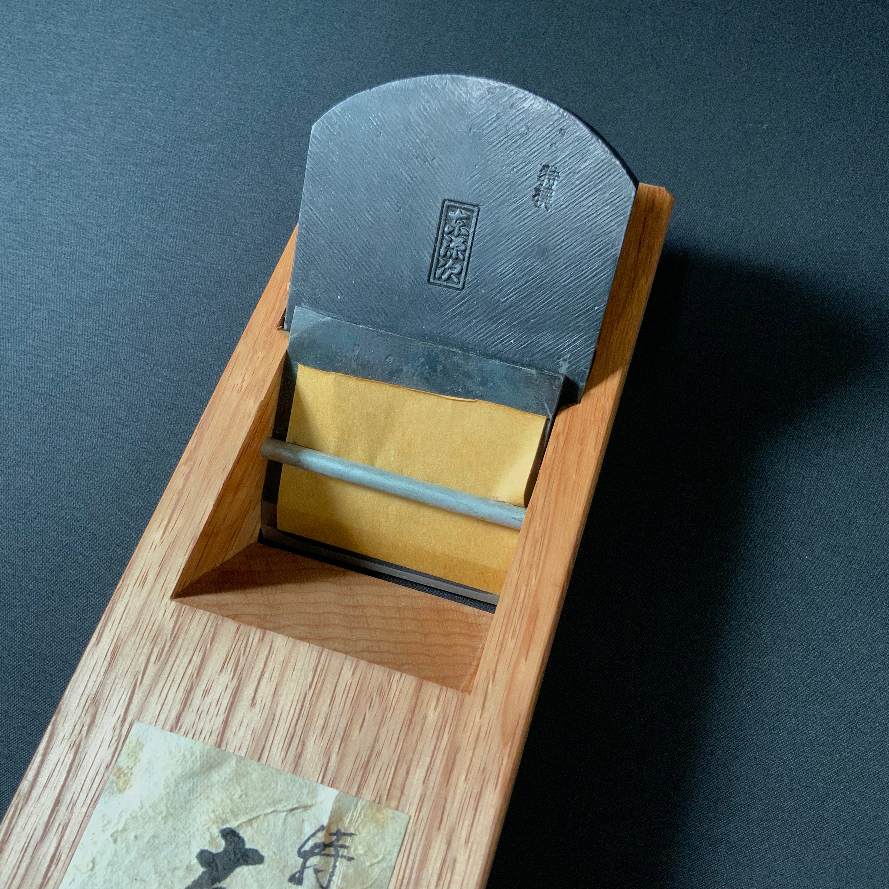 Old stock Premium Azuma-Genji Plane (Kanna) with Red Oak dai 掘出し物 特撰 東源次 仕上鉋 赤樫台 70mm