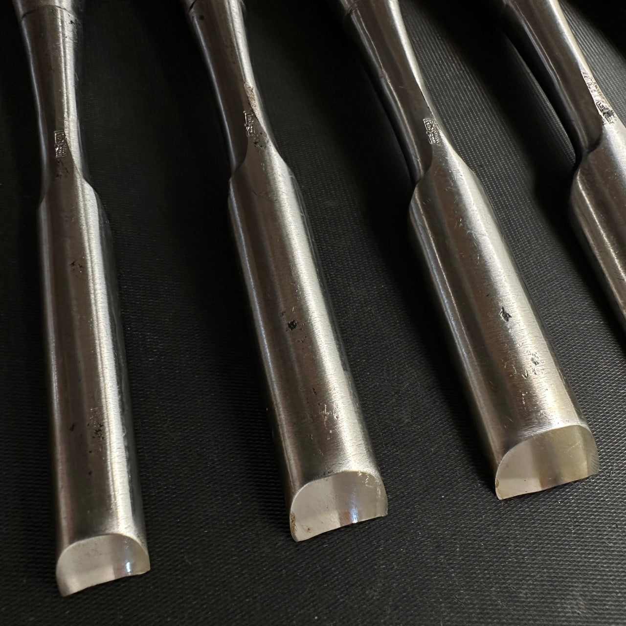 Kunitsuru Uchi maru chisels 5-piece set with white steel 掘出し物 國鶴 内丸組鑿 5本組