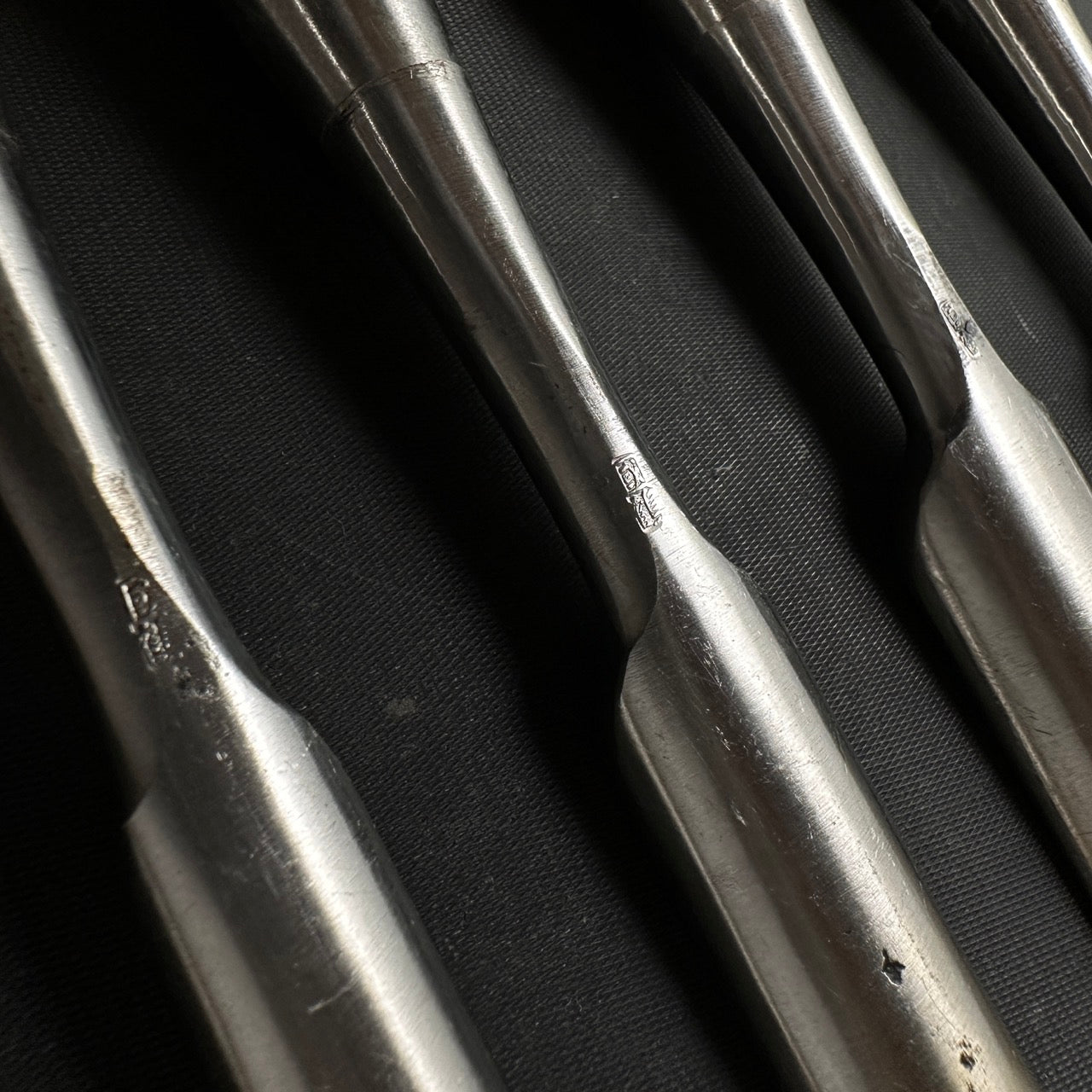 Kunitsuru Uchi maru chisels 5-piece set with white steel 掘出し物 國鶴 内丸組鑿 5本組