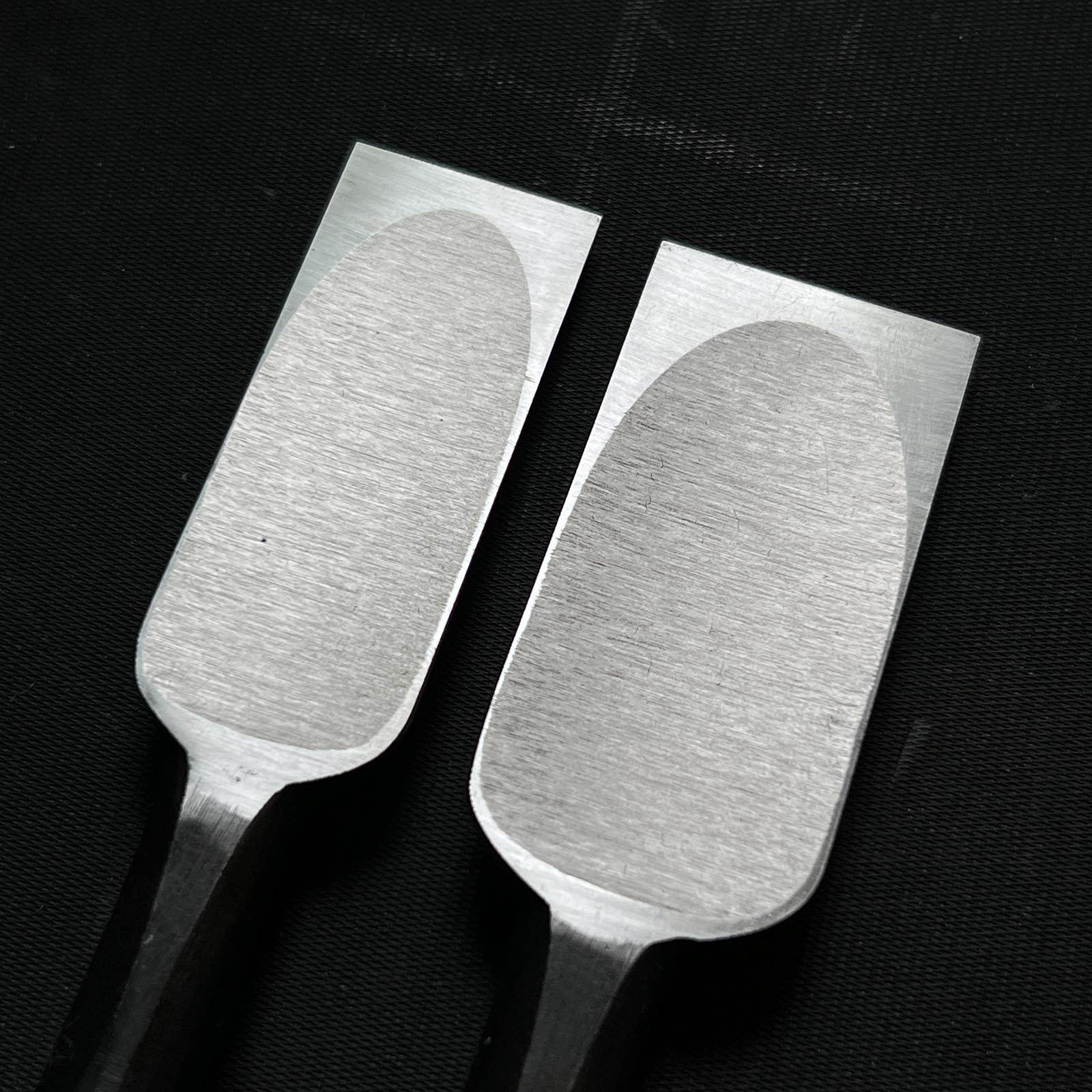 Tasai Bench chisels (Oirenomi) with blue steel  田斎作 黒仕上 追入鑿