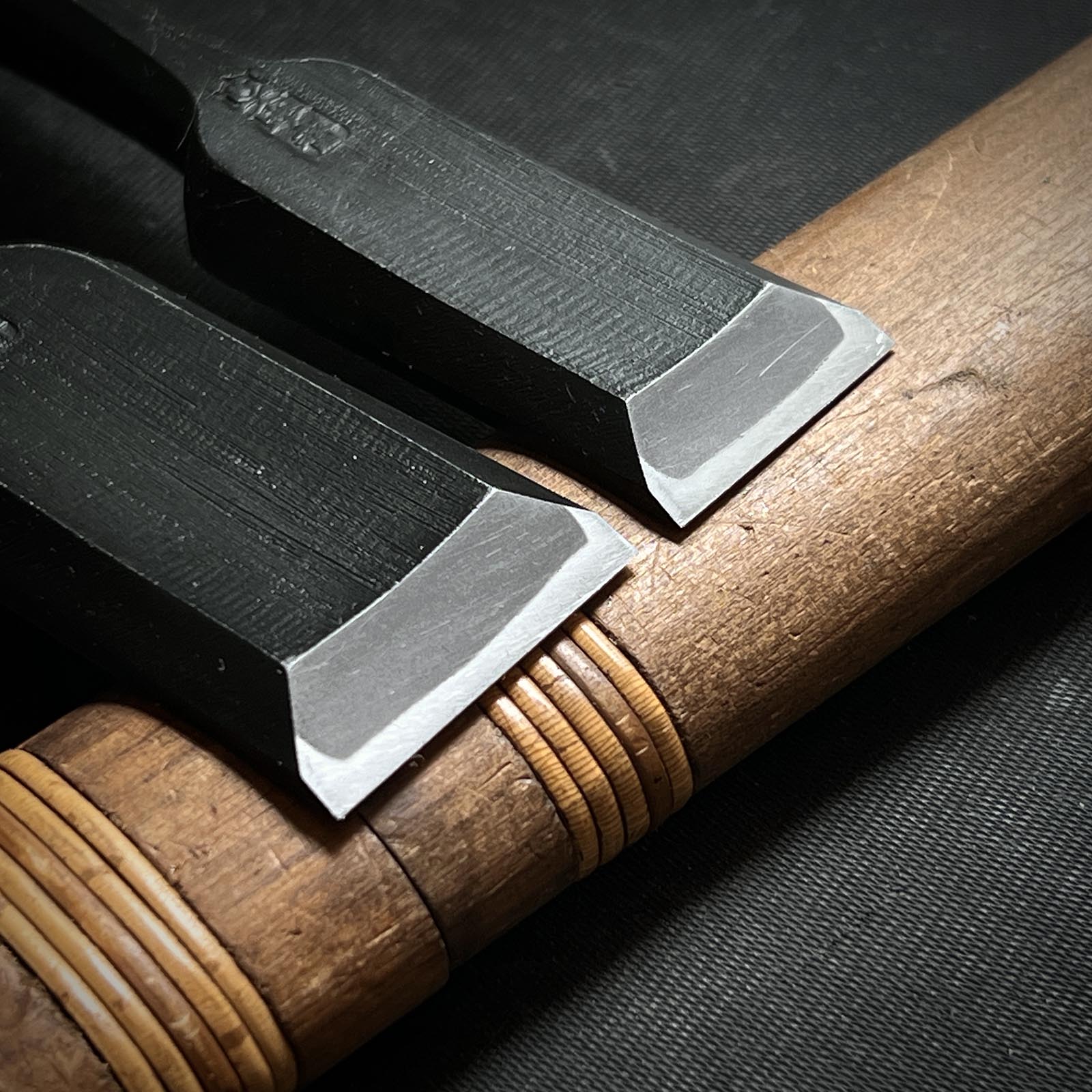 Tasai Bench chisels (Oirenomi) with blue steel  田斎作 黒仕上 追入鑿