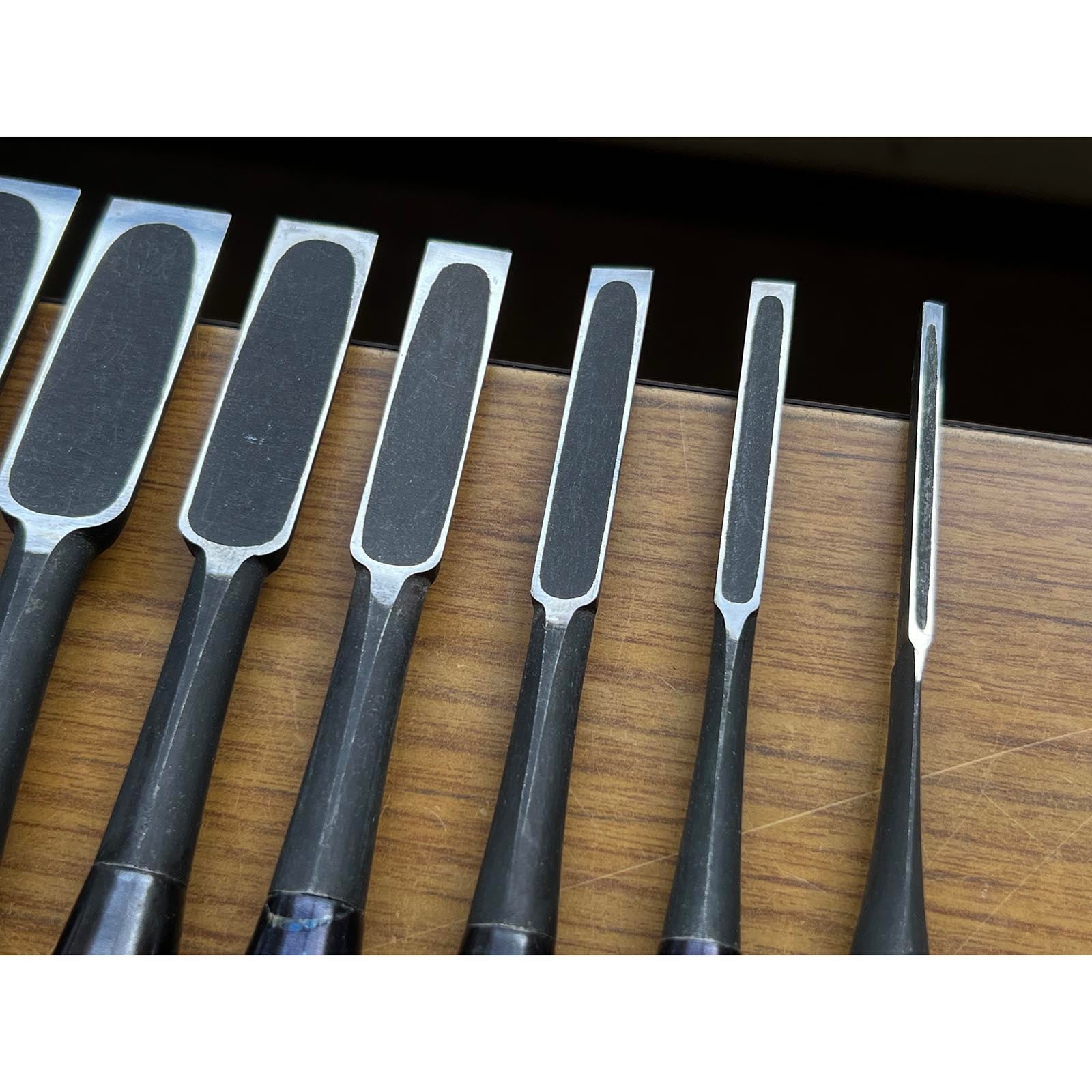 Old Stock Hidari Ichihiro Bench chisels set by Ichihiro 3rd Generations 掘出し物  左市弘10本組 追入組鑿 黄楊柄 Oirenomi