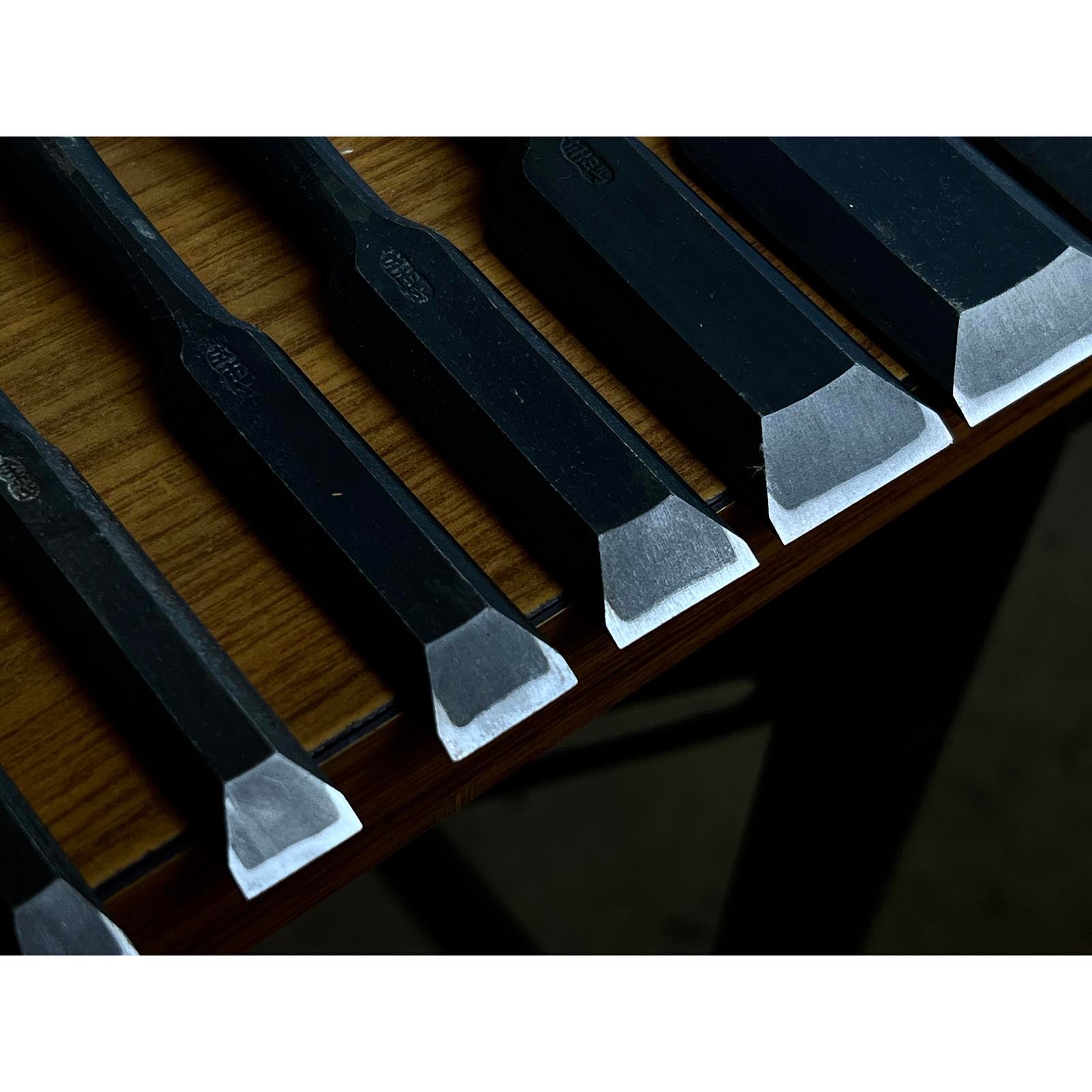 Old Stock Hidari Ichihiro Bench chisels set by Ichihiro 3rd Generations 掘出し物  左市弘10本組 追入組鑿 黄楊柄 Oirenomi