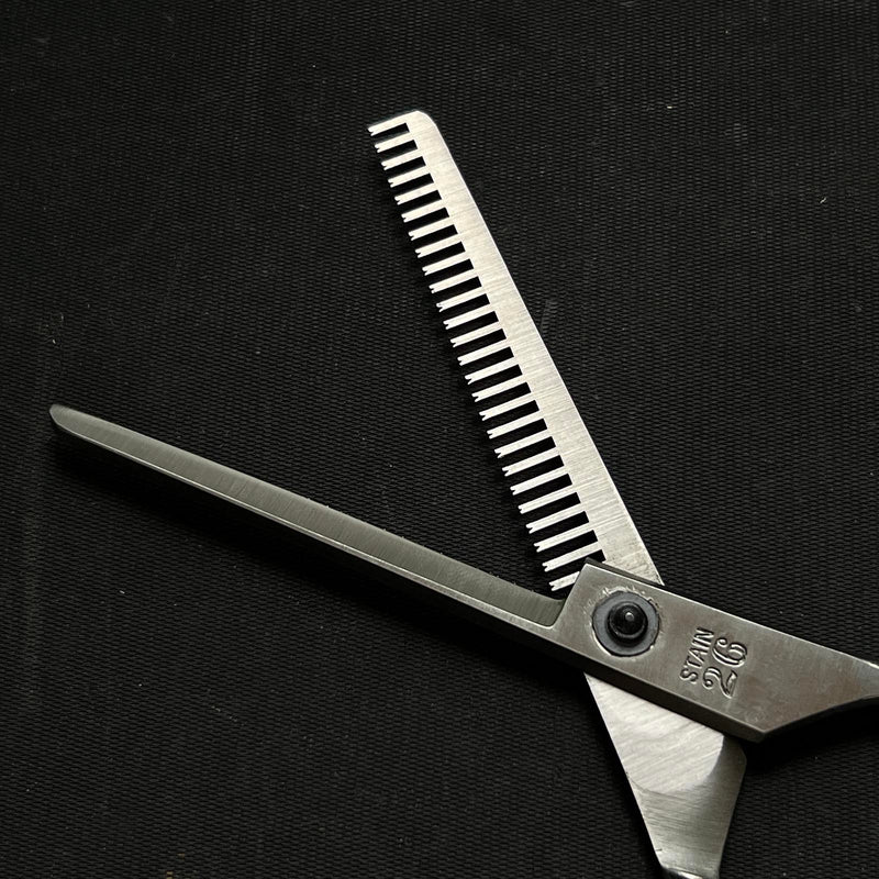 Old stock TORI Japanese Barber scissors 掘出し物 東利 スキ鋏