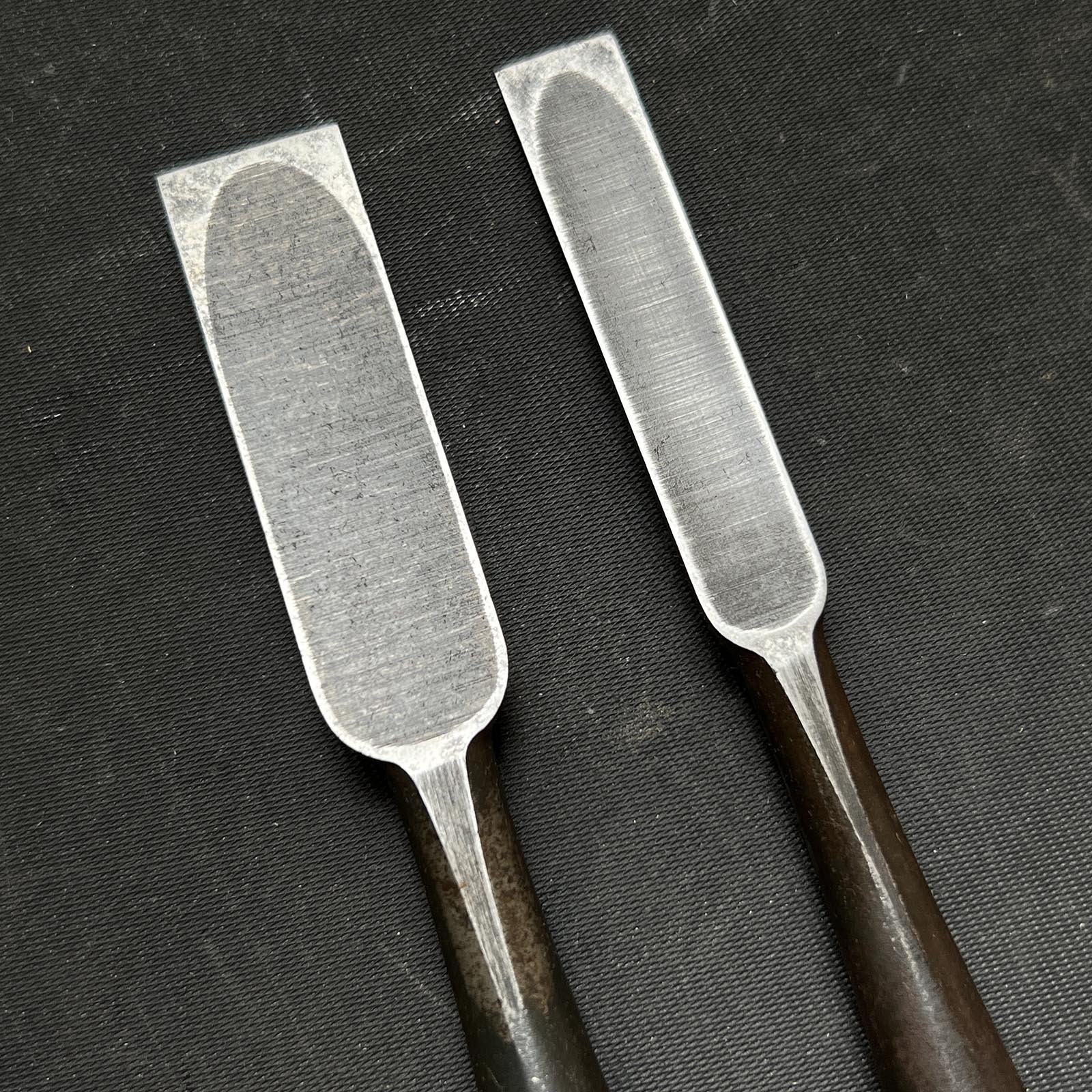 Old stock Naoyuki Bench Chisels by Okayama Takeshi (Yamahiro)  掘出し物 岡山猛作 問屋銘 直之 追入鑿 12,18mm